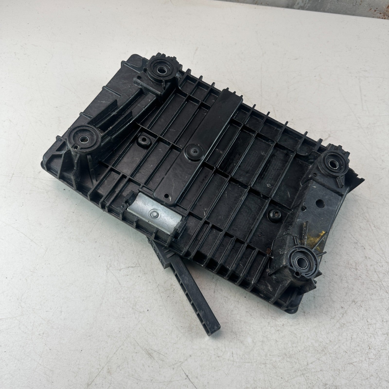 2015-2020 MERCEDES-BENZ C300 ENGINE BATTERY TRAY BRACKET MOUNT A2056200018 OEM