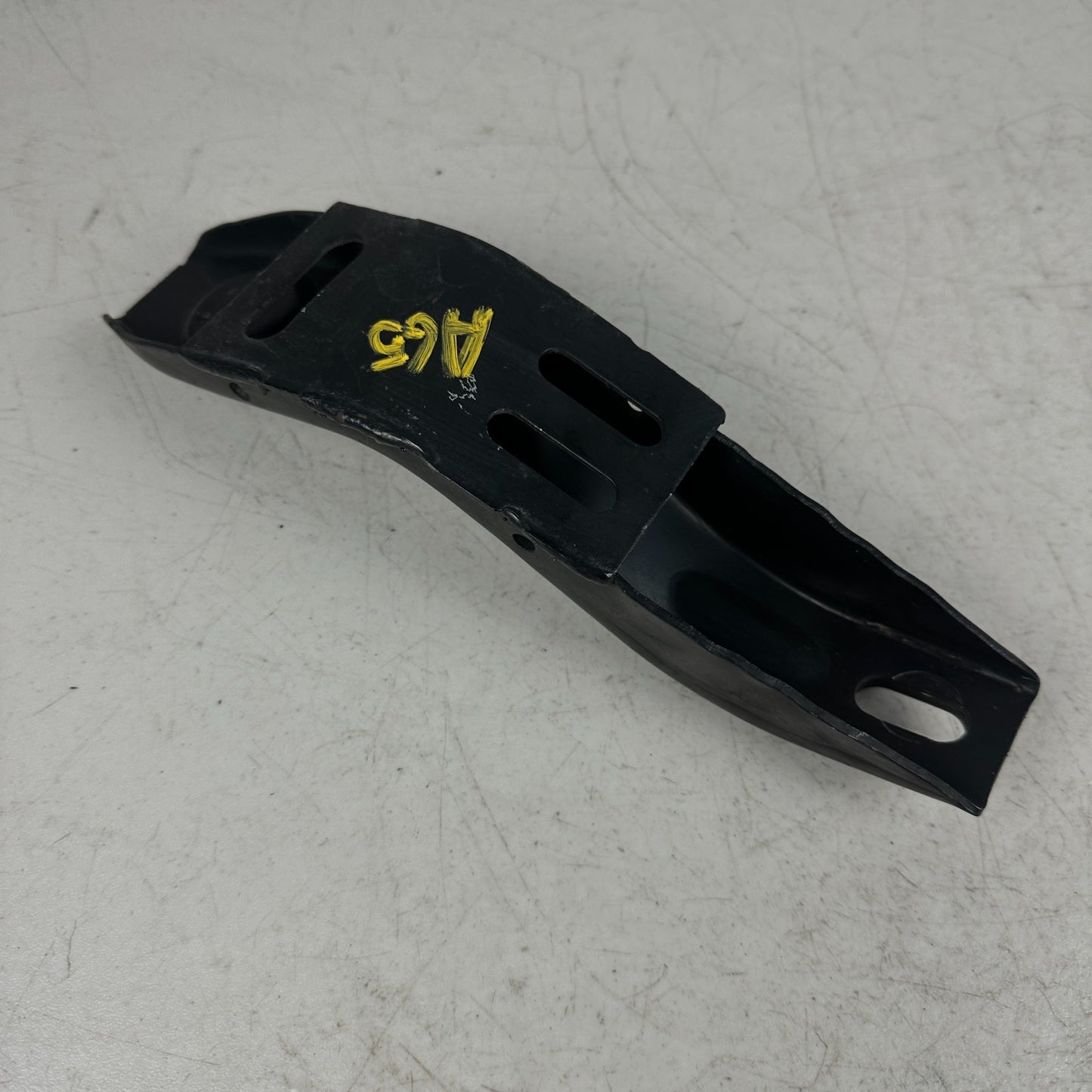2016-24 CHEVROLET CAMARO REAR RIGHT SIDE CROSSMEMBER MOUNT BRACKET 23227530 OEM