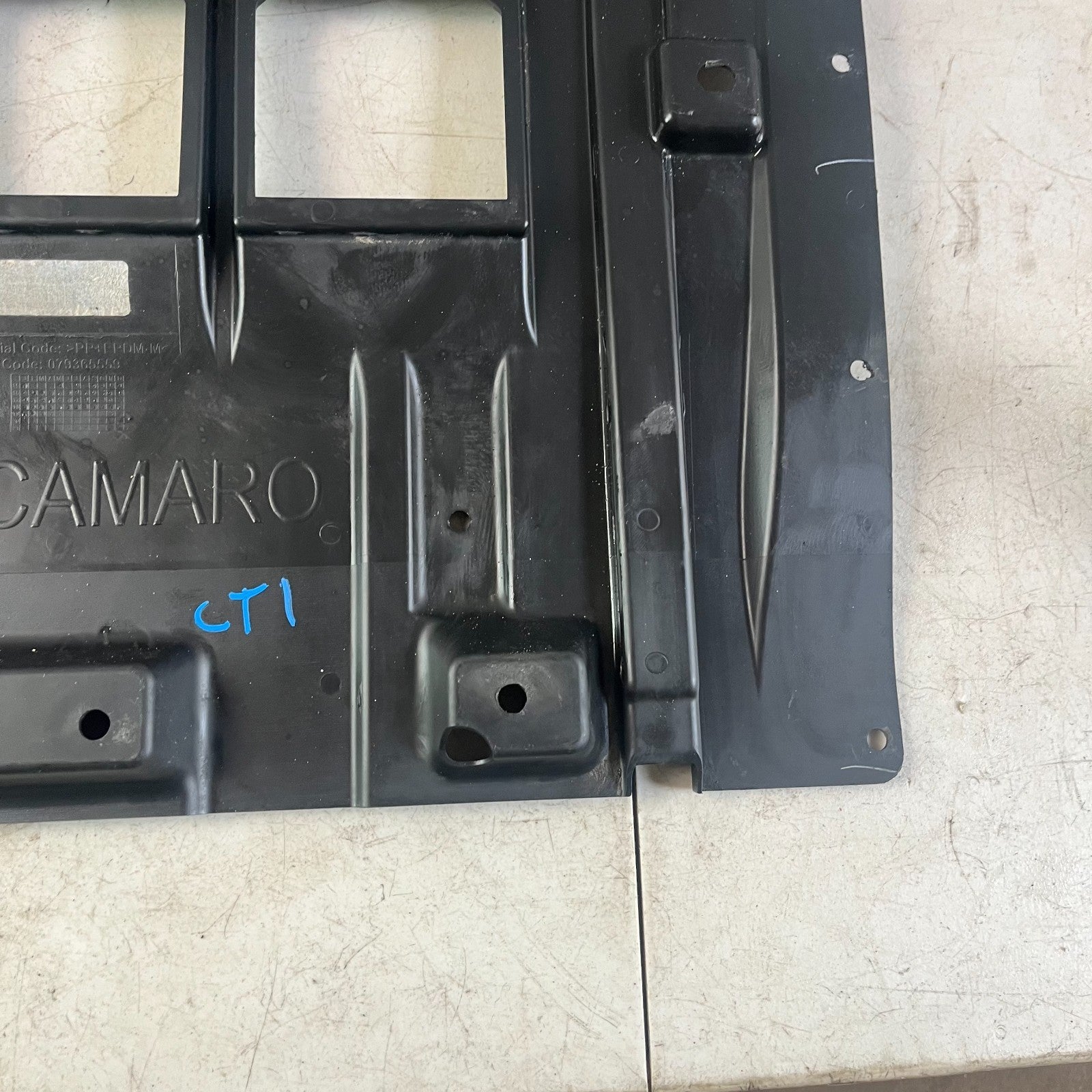 2016-2024 CHEVY CAMARO SS FRONT BUMPER UNDERBODY COVER PANEL BLACK 079365559 OEM