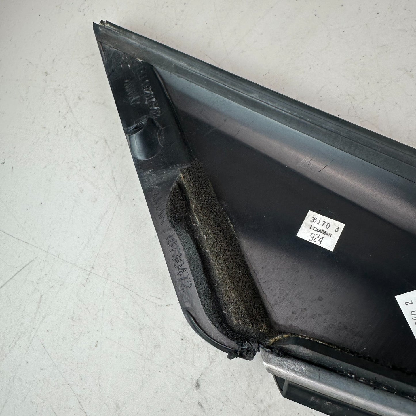 2005-2013 CHEVROLET CORVETTE C6 FRONT RIGHT SIDE DOOR WINDOW FRAME APPLIQUE OEM
