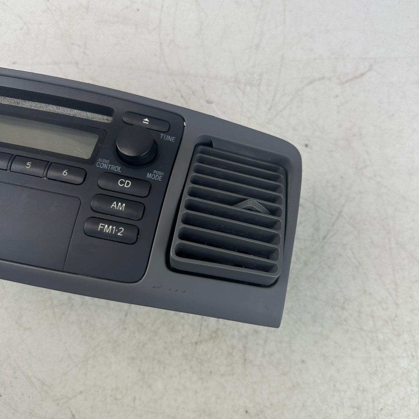 2003-05 TOYOTA COROLLA DASH RADIO CD PLAYER RECEIVER UNIT PANEL W/ AIR VENT OEM