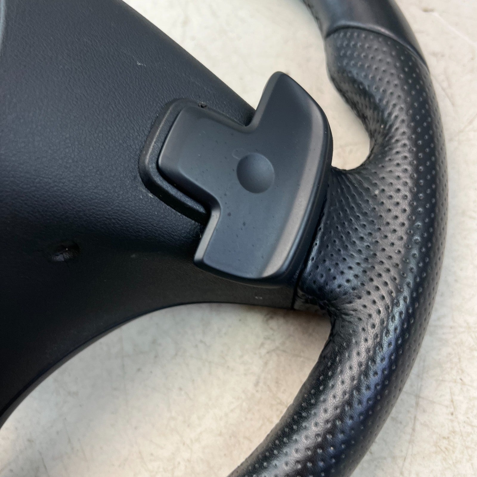 2015-18 MERCEDES W205 C300 STEERING WHEEL W/ PADDLE SHIFTER LEATHER A0004601803