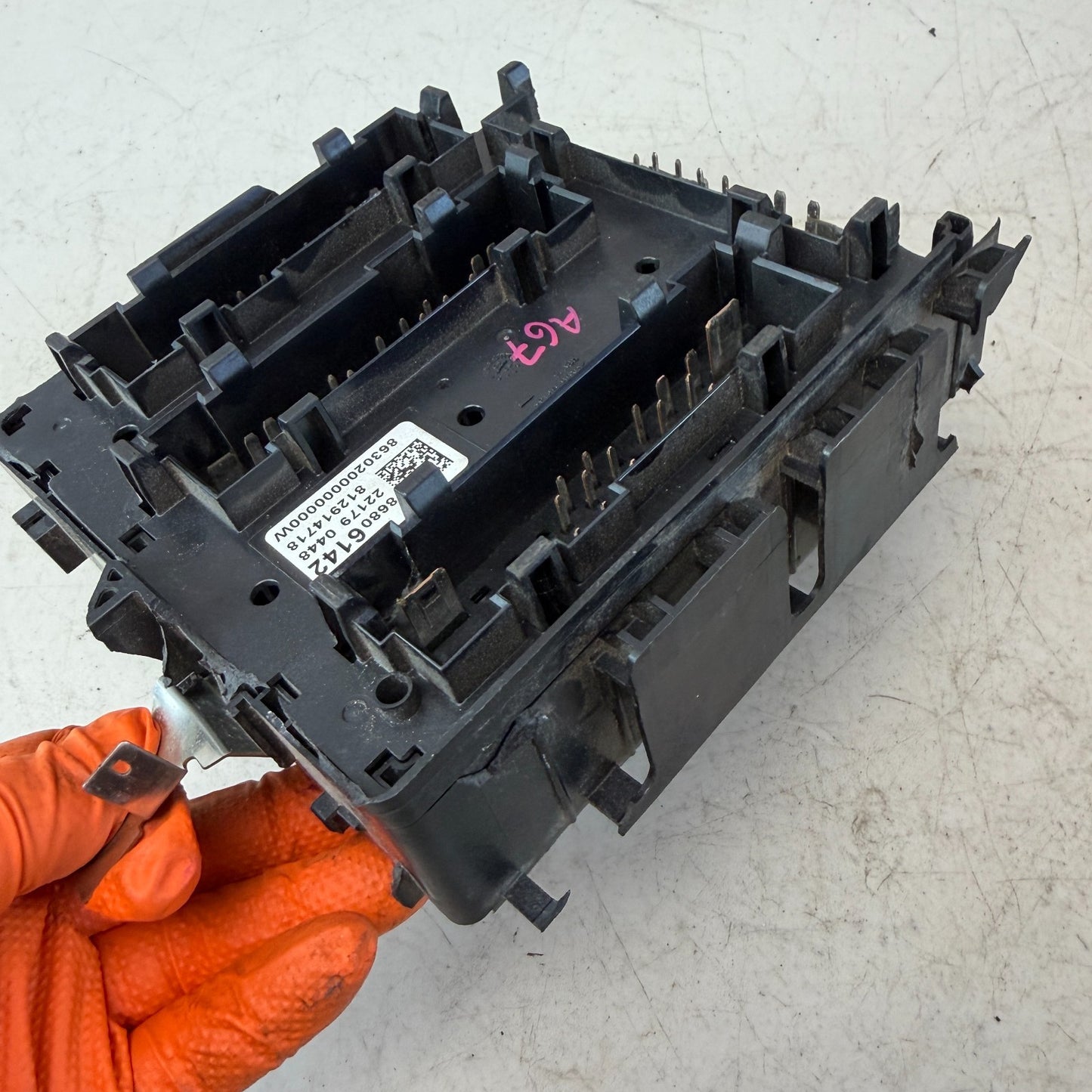 2021-2024 CHEVROLET CAMARO ENGINE COMPARTMENT FUSE BOX RELAY BOX 86806142 OEM