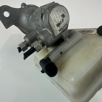 14-19 CHEVROLET CORVETTE C7 BRAKE MASTER CYLINDER W/ RESERVOIR TANK 32670188 OEM