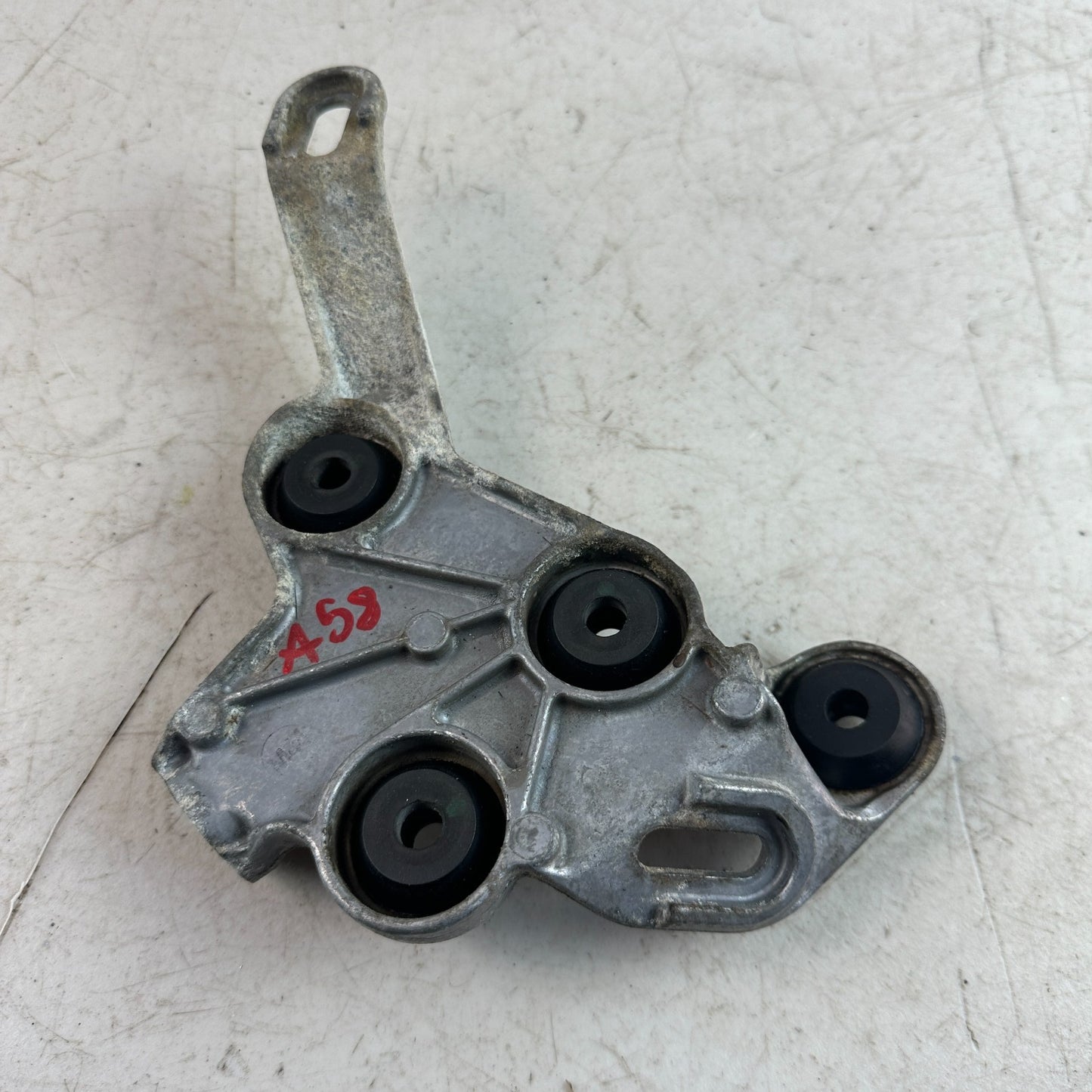 2015 - 2021 MERCEDES W205 C300 C43 ABS PUMP MODULE MOUNT BRACKET SUPPORT OEM