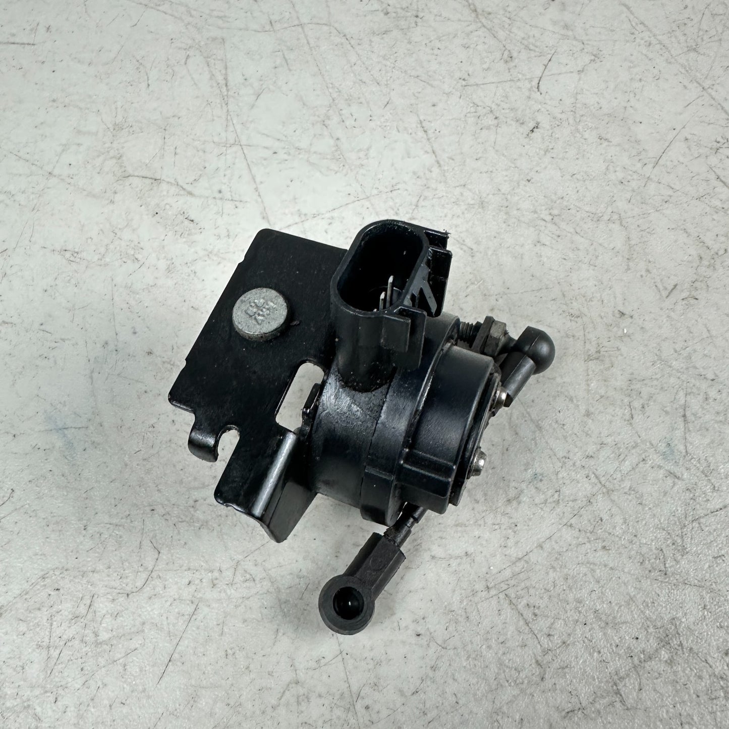 2014-2019 CHEVROLET CORVETTE C7 FRONT LEFT SIDE HEADLIGHT LEVEL RIDE SENSOR OEM