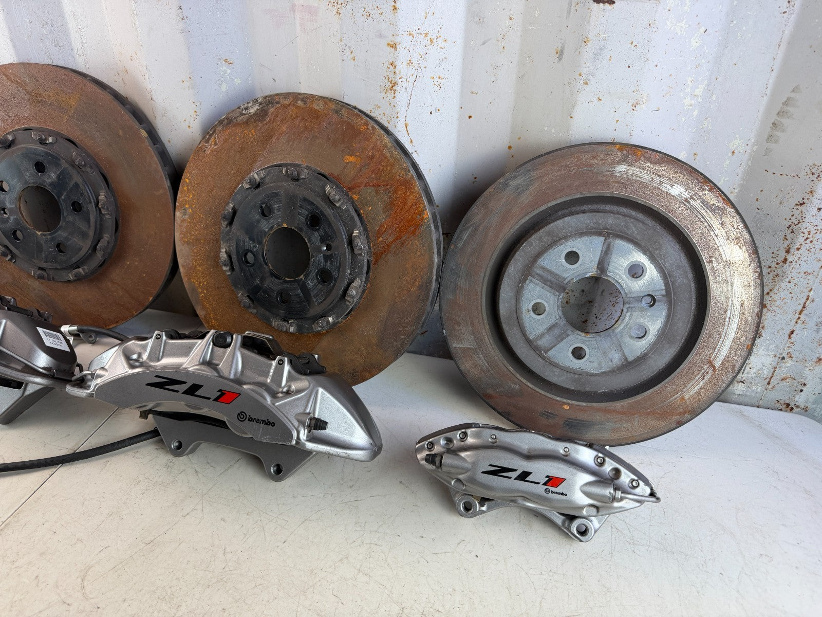 2016-2024 CHEVROLET CAMARO FRONT & REAR BREMBO BRAKE CALIPERS W/ ROTORS SET OEM