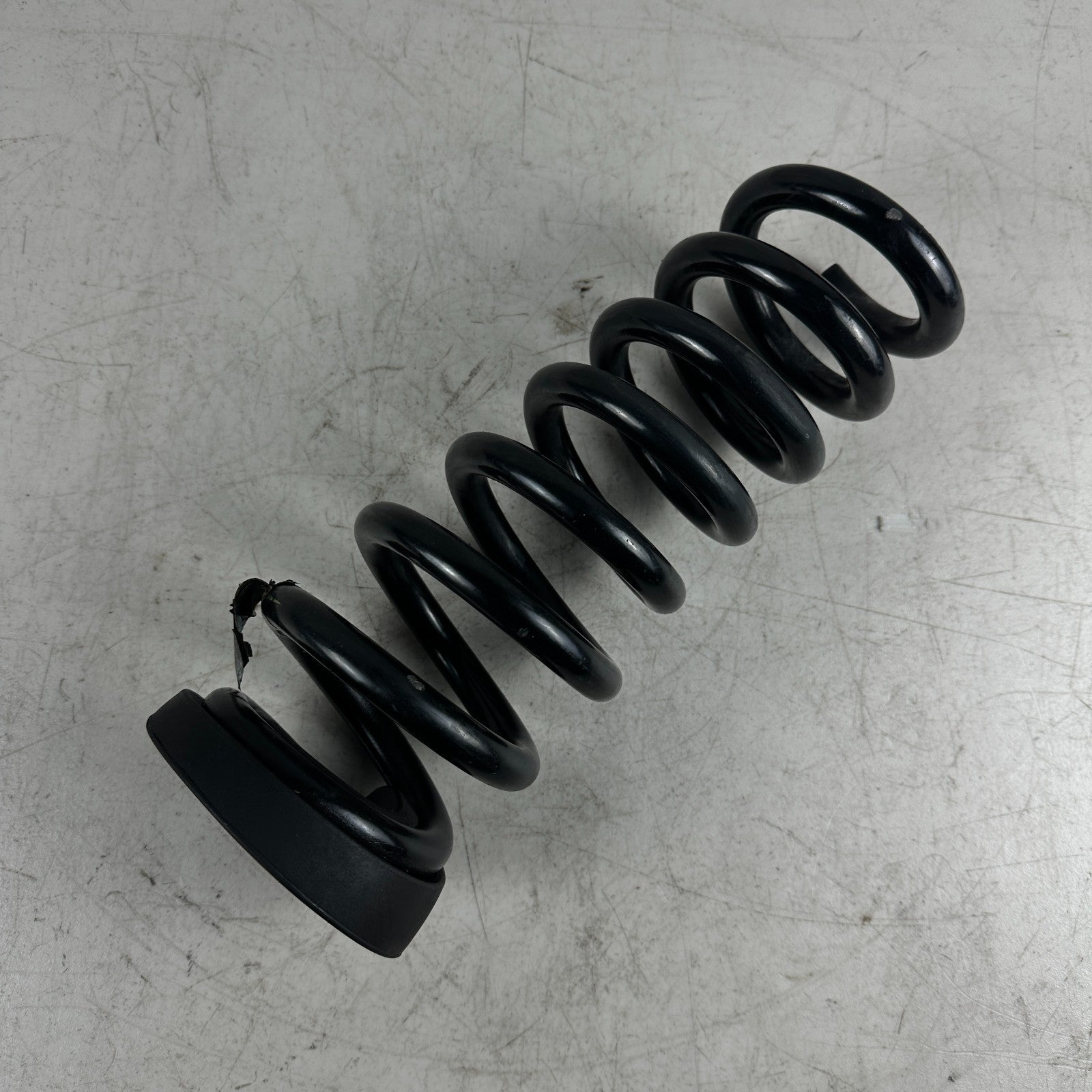 2016-2024 CHEVROLET CAMARO REAR LEFT OR RIGHT SIDE SUSPENSION COIL SPRING OEM
