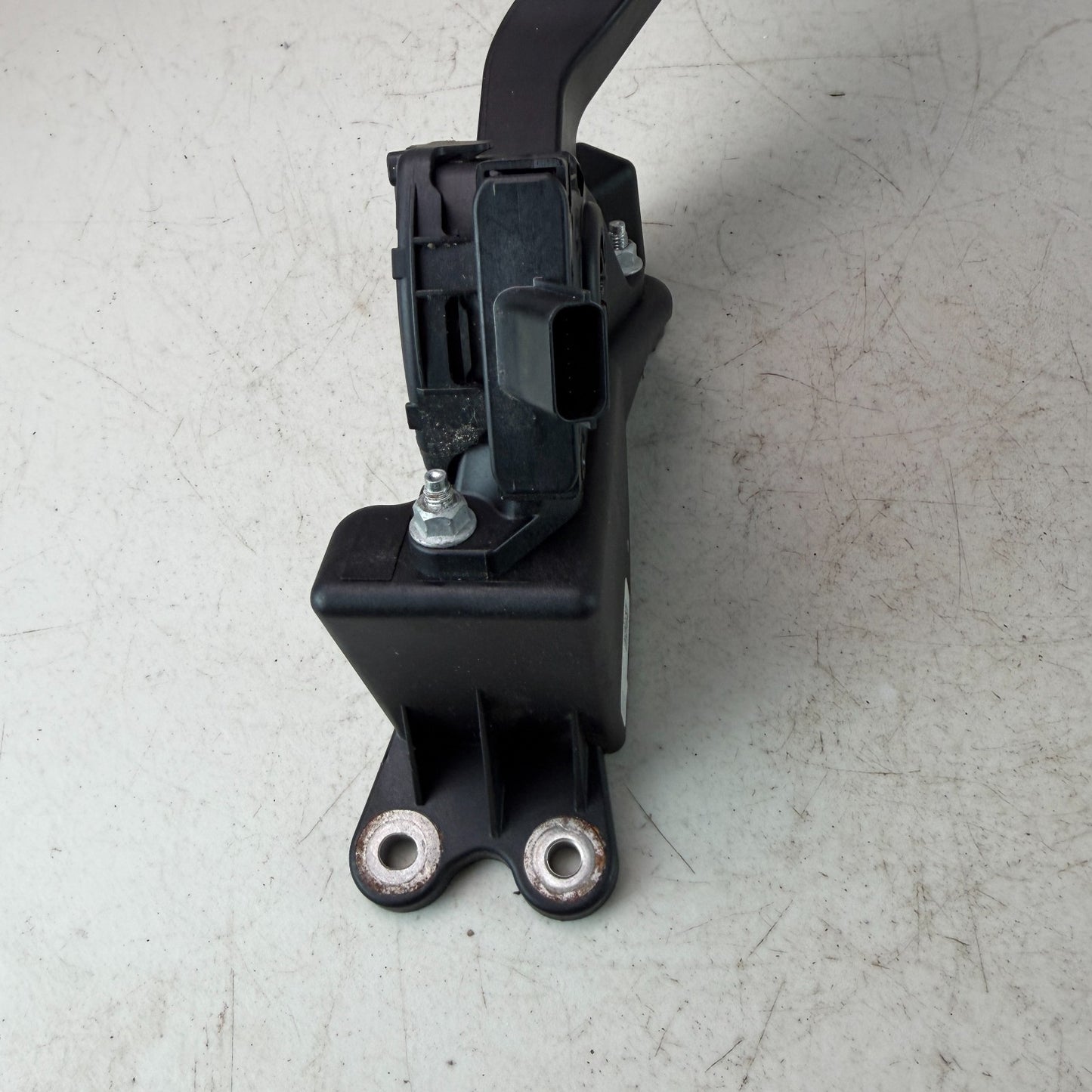 2017-2020 MASERATI LEVANTE GAS PEDAL ACCELERATOR THROTTLE SENSOR 04861714AF OEM
