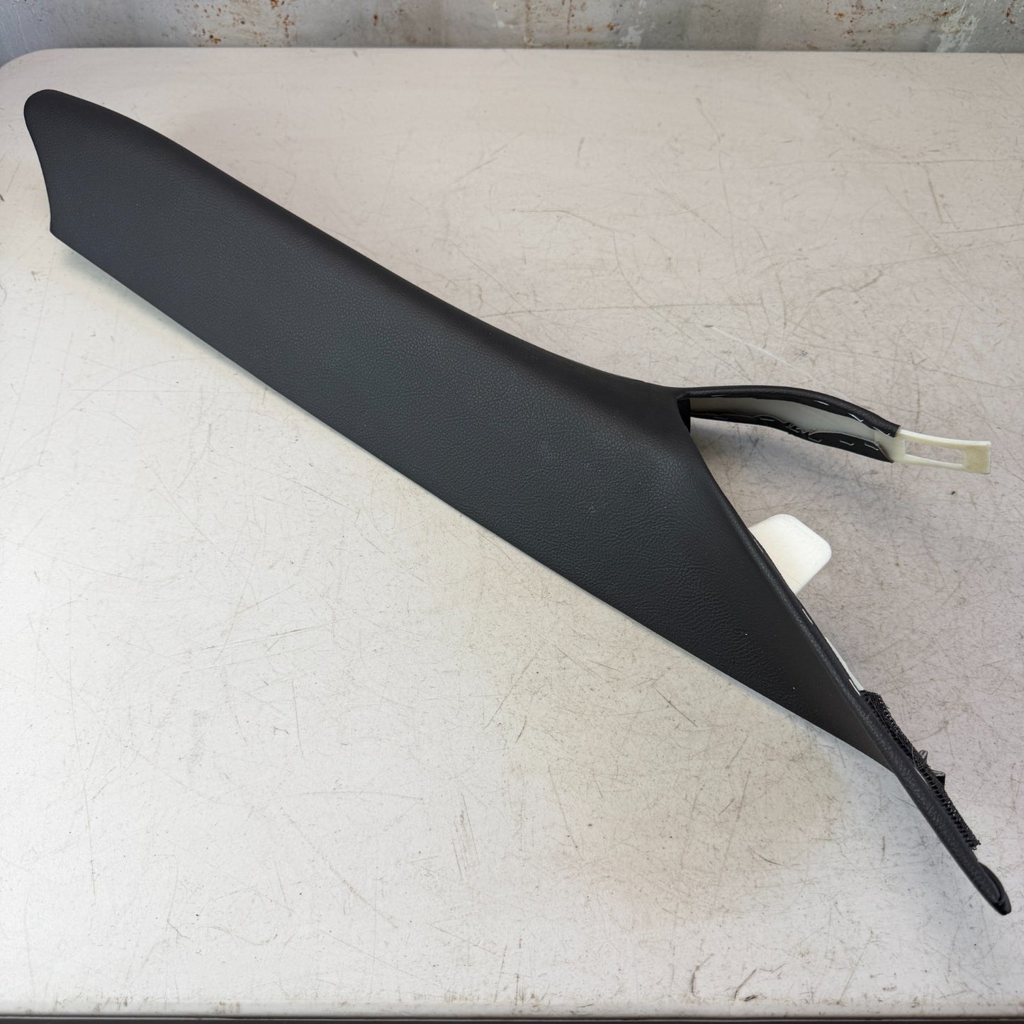 2005-2013 CHEVROLET CORVETTE C6 FRONT LEFT DRIVER A PILLAR COVER TRIM 10441171