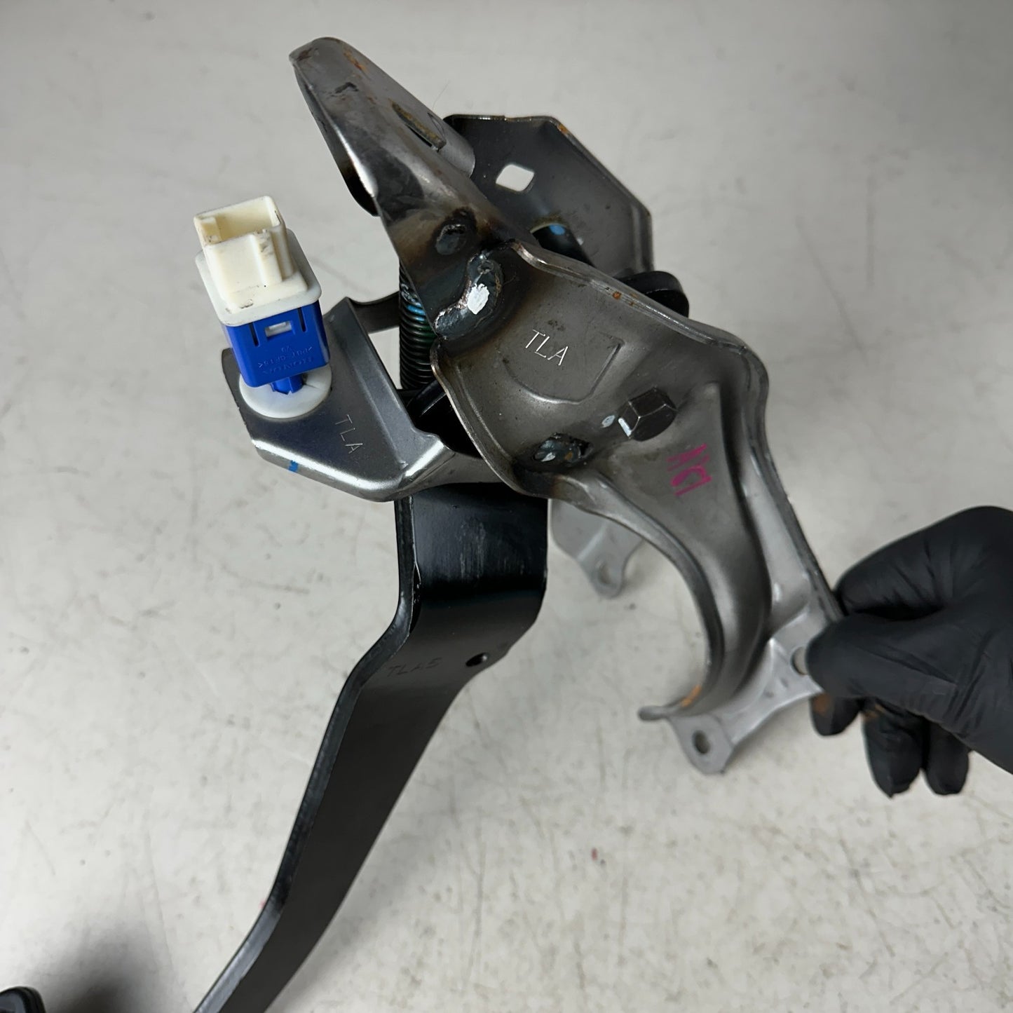2017-2020 HONDA CR-V CRV FRONT LEFT DRIVER SIDE BRAKE STOP PEDAL W/ BRACKET OEM