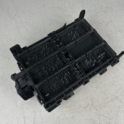 2014-2019 CHEVROLET CORVETTE C7 UNDER HOOD RELAY FUSE BOX ASSEMBLY 23189699 OEM