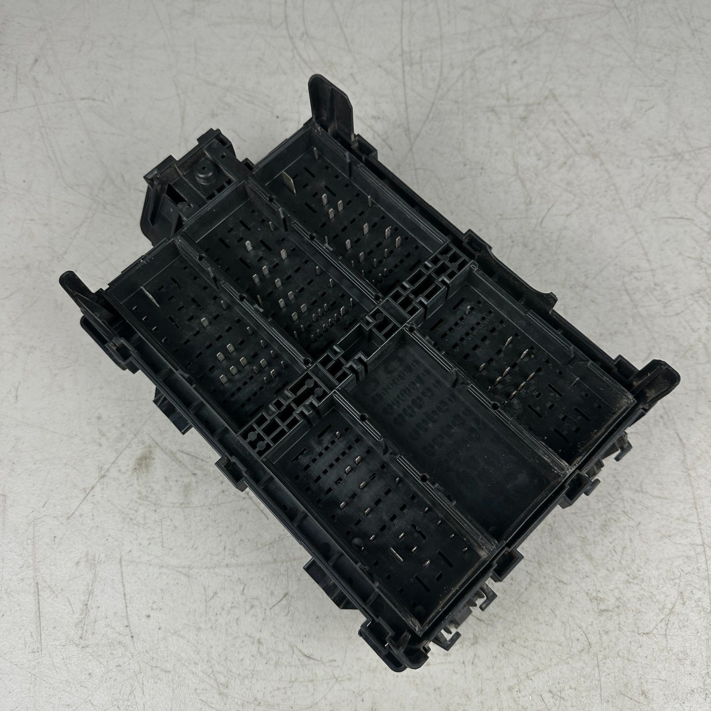2014-2019 CHEVROLET CORVETTE C7 UNDER HOOD RELAY FUSE BOX ASSEMBLY 23189699 OEM