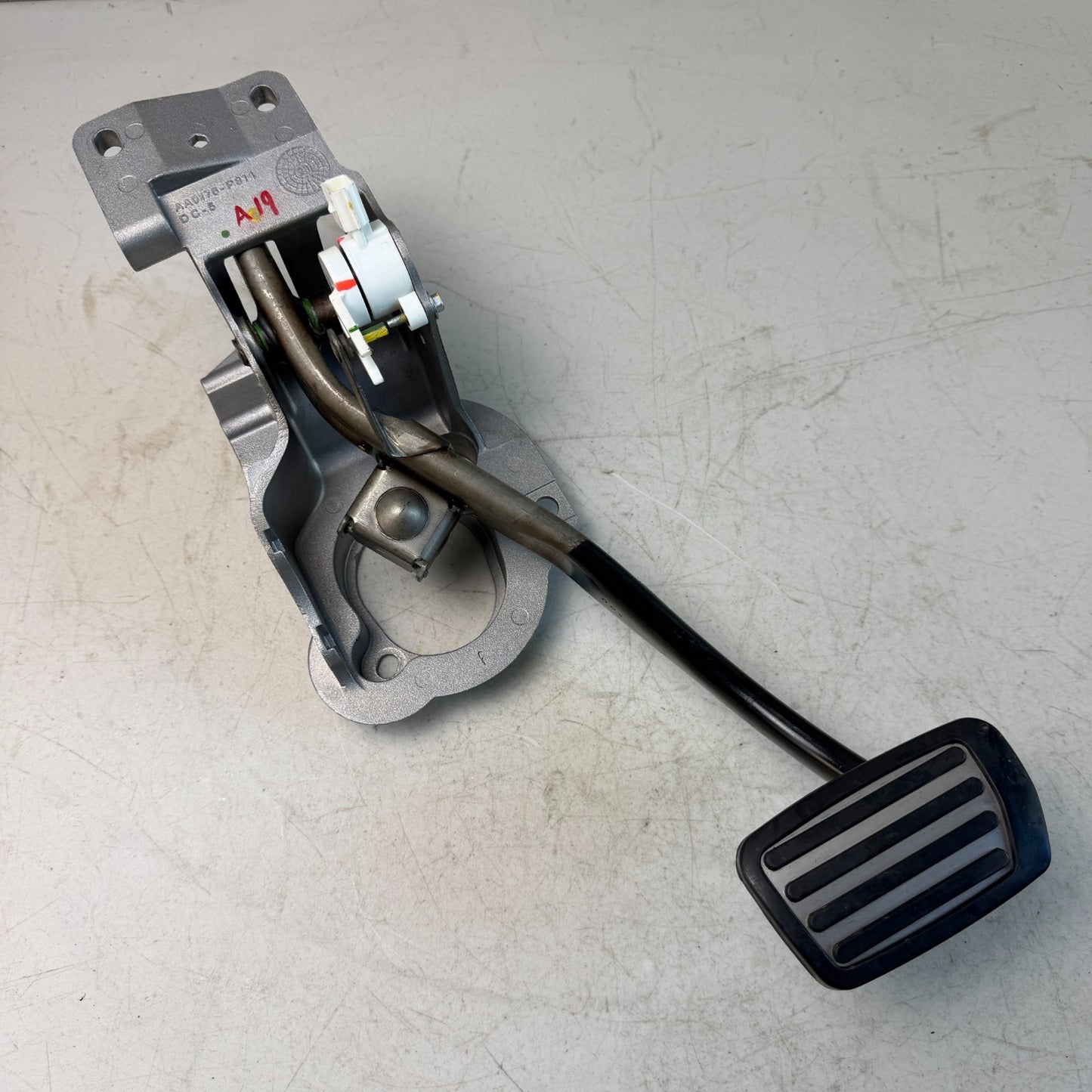 2023 CHEVROLET CAMARO ZL1 BRAKE FOOT STOP PEDAL ASSEMBLY W/ BRACKET 85625850 OEM