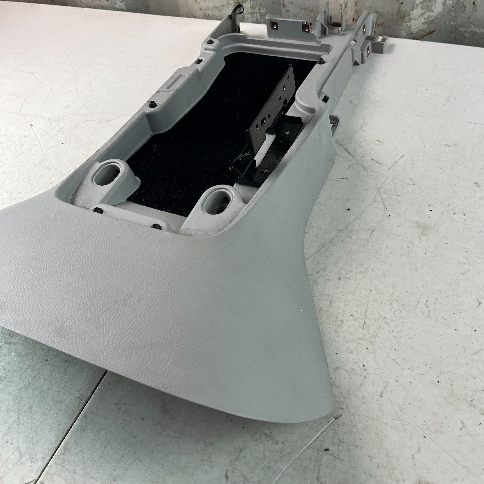 05-13 CHEVROLET CORVETTE C6 FRONT CENTER CONSOLE ARM REST BASE ASSEMBLY GRAY OEM