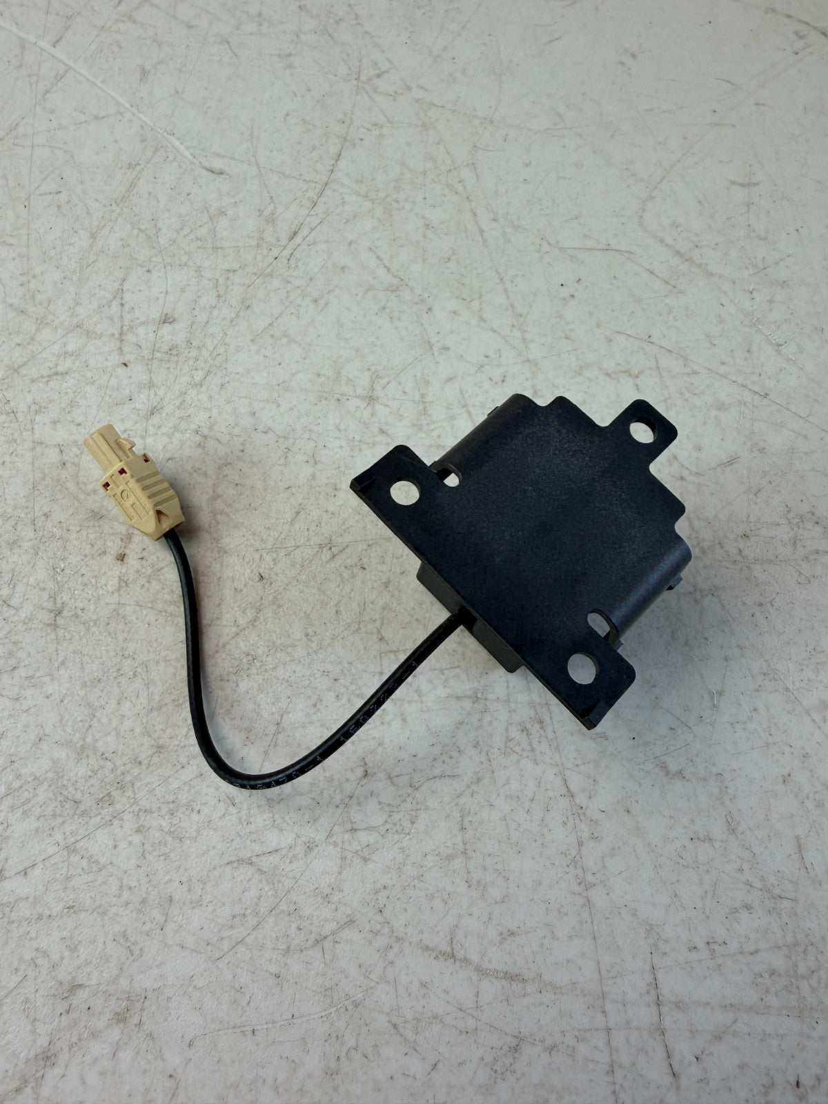 2016-2024 CHEVROLET CAMARO ANTENNA BASE COMPUTER CONTROL MODULE UNIT 84610506