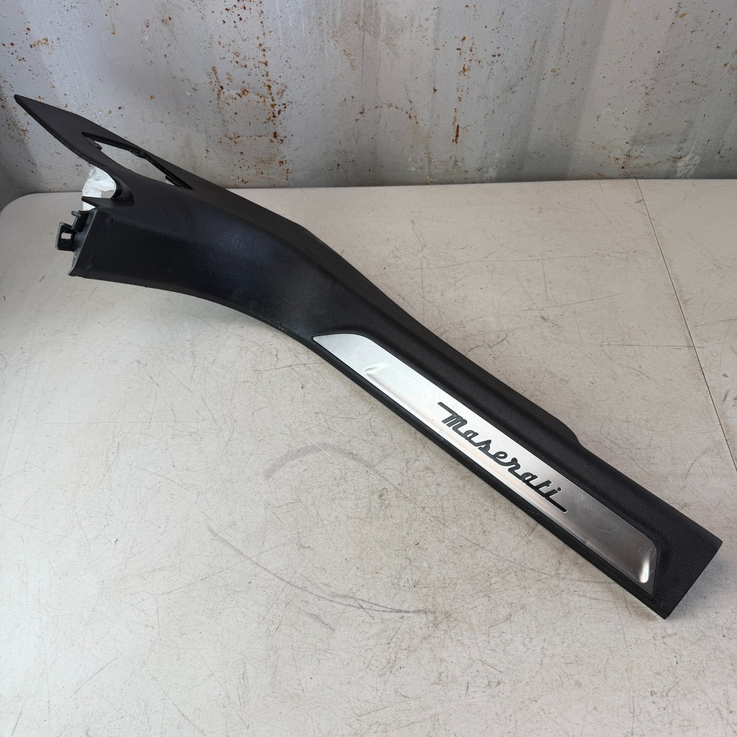 2017-2024 MASERATI LEVANTE FRONT LEFT DRIVER DOOR SILL SCUFF PLATE PANEL OEM
