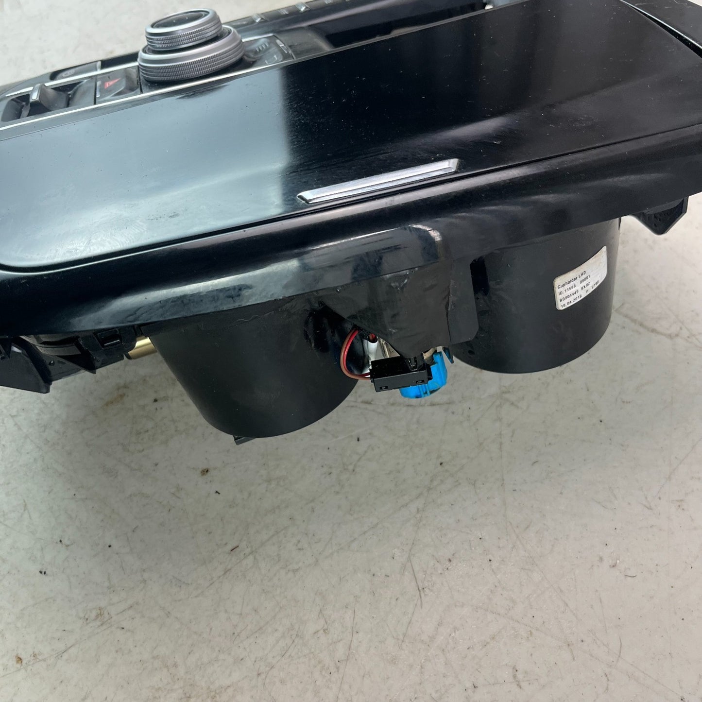 2017-2020 MASERATI LEVANTE GEAR SHIFTER CUP HOLDER PANEL W/ SWITCH 670064671 OEM