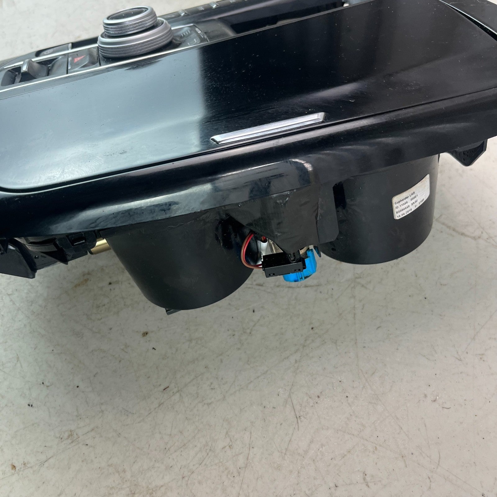 2017-2020 MASERATI LEVANTE GEAR SHIFTER CUP HOLDER PANEL W/ SWITCH 670064671 OEM