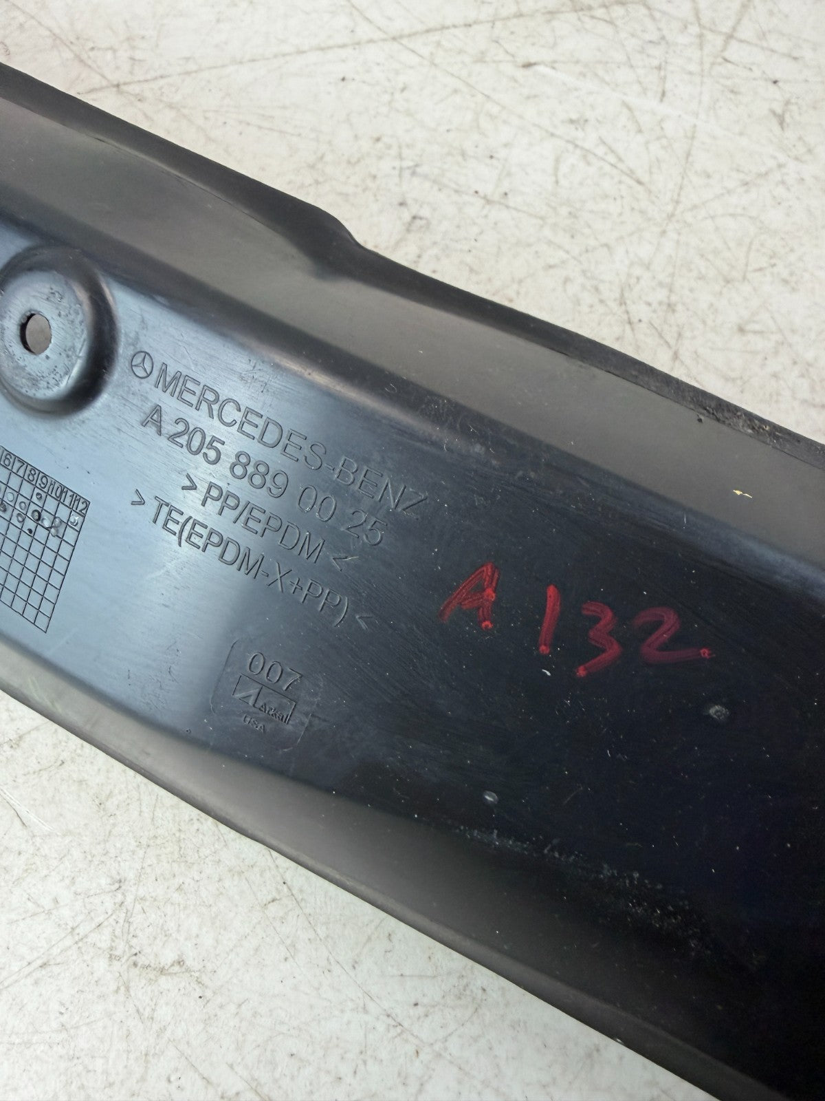 2015-2021 MERCEDES W205 C300 C43 C63 FRONT RIGHT FENDER REARWARD GAP COVER OEM