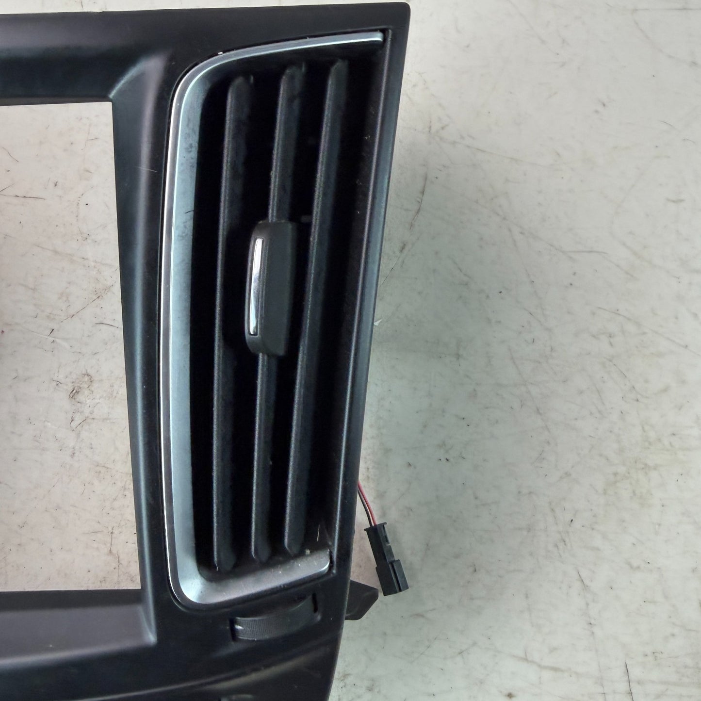 2017-2020 MASERATI LEVANTE M161 FRONT DASH CENTER DISPLAY BEZEL TRIM VENT GRILLE