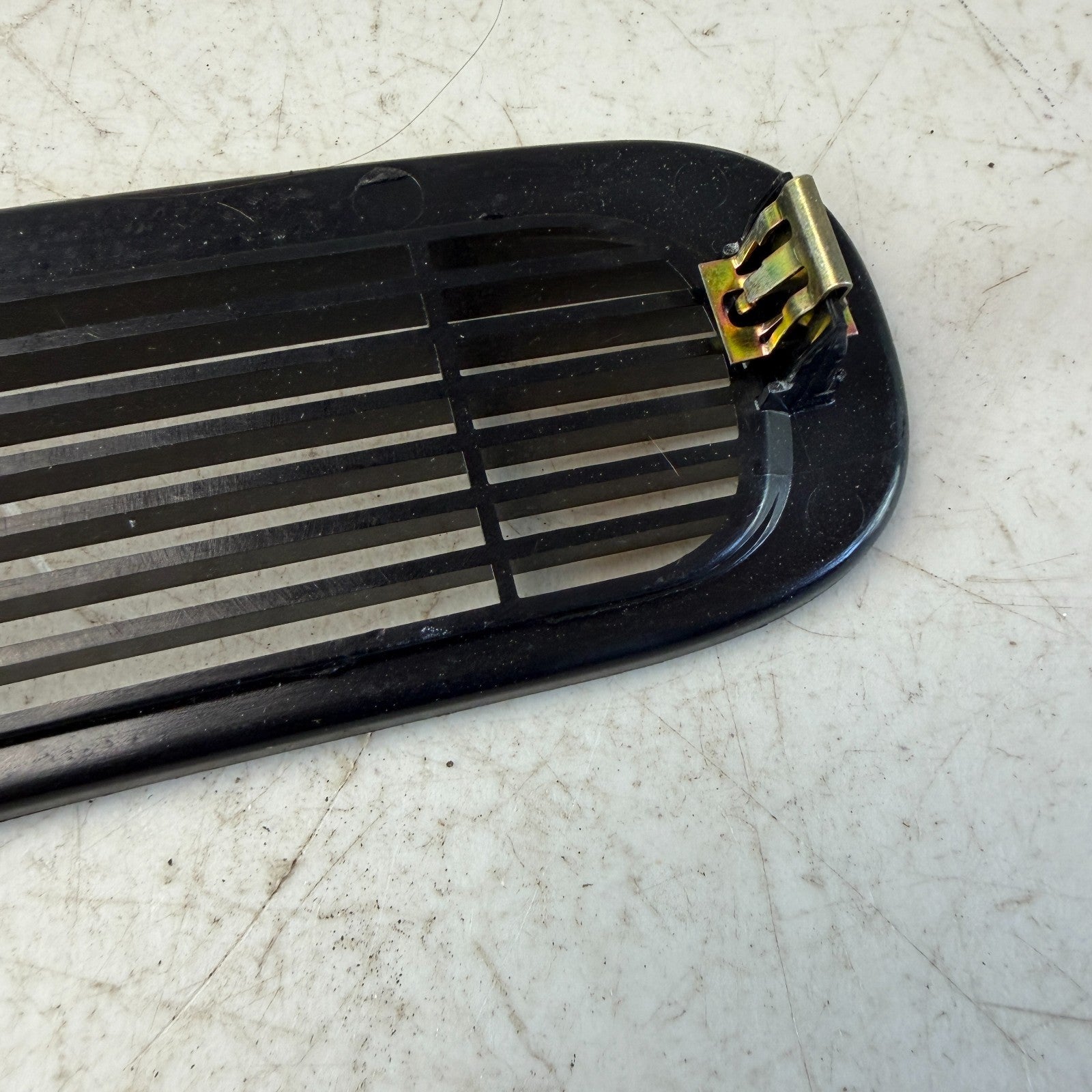 2005-2013 CHEVROLET CORVETTE C6 DASH WINDSHIELD DEFROSTER NOZZLE GRILLE VENT OEM