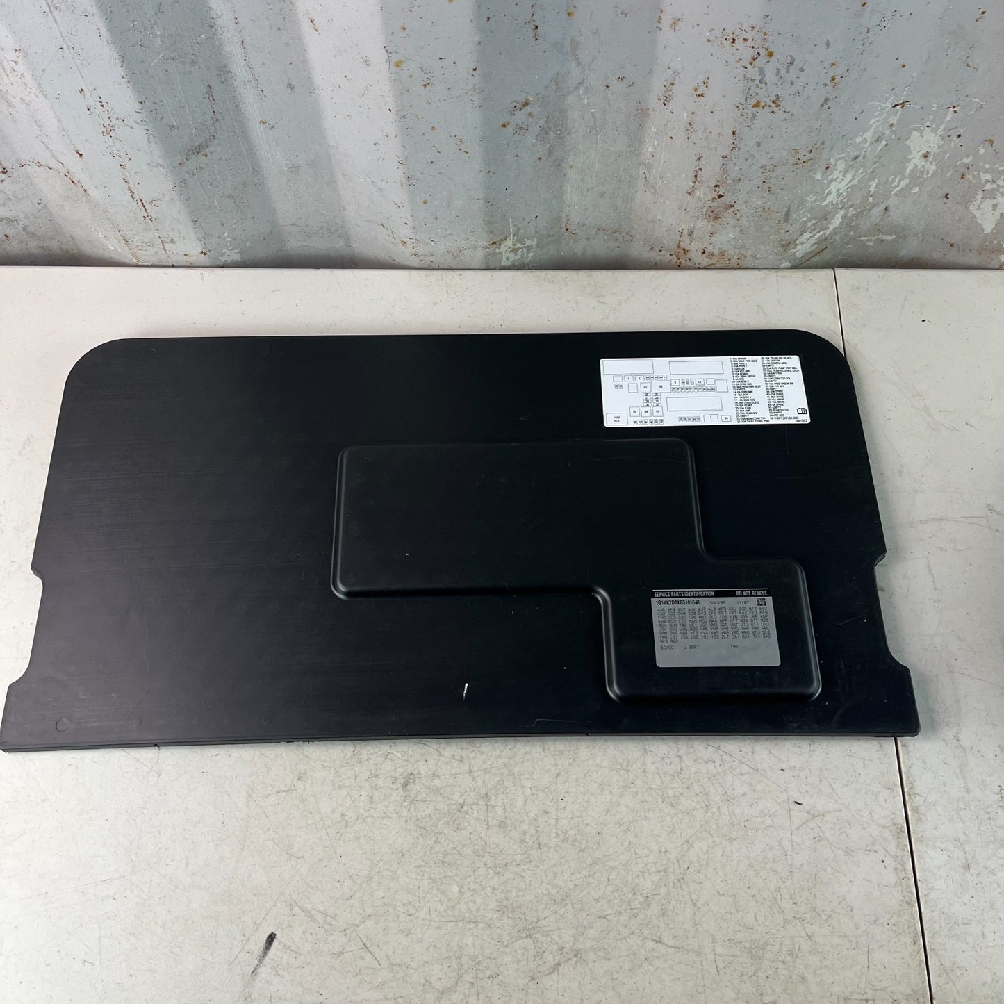 2014-2019 CHEVROLET CORVETTE REAR FLOOR CARGO STORAGE COMPARTMENT LID 23302169