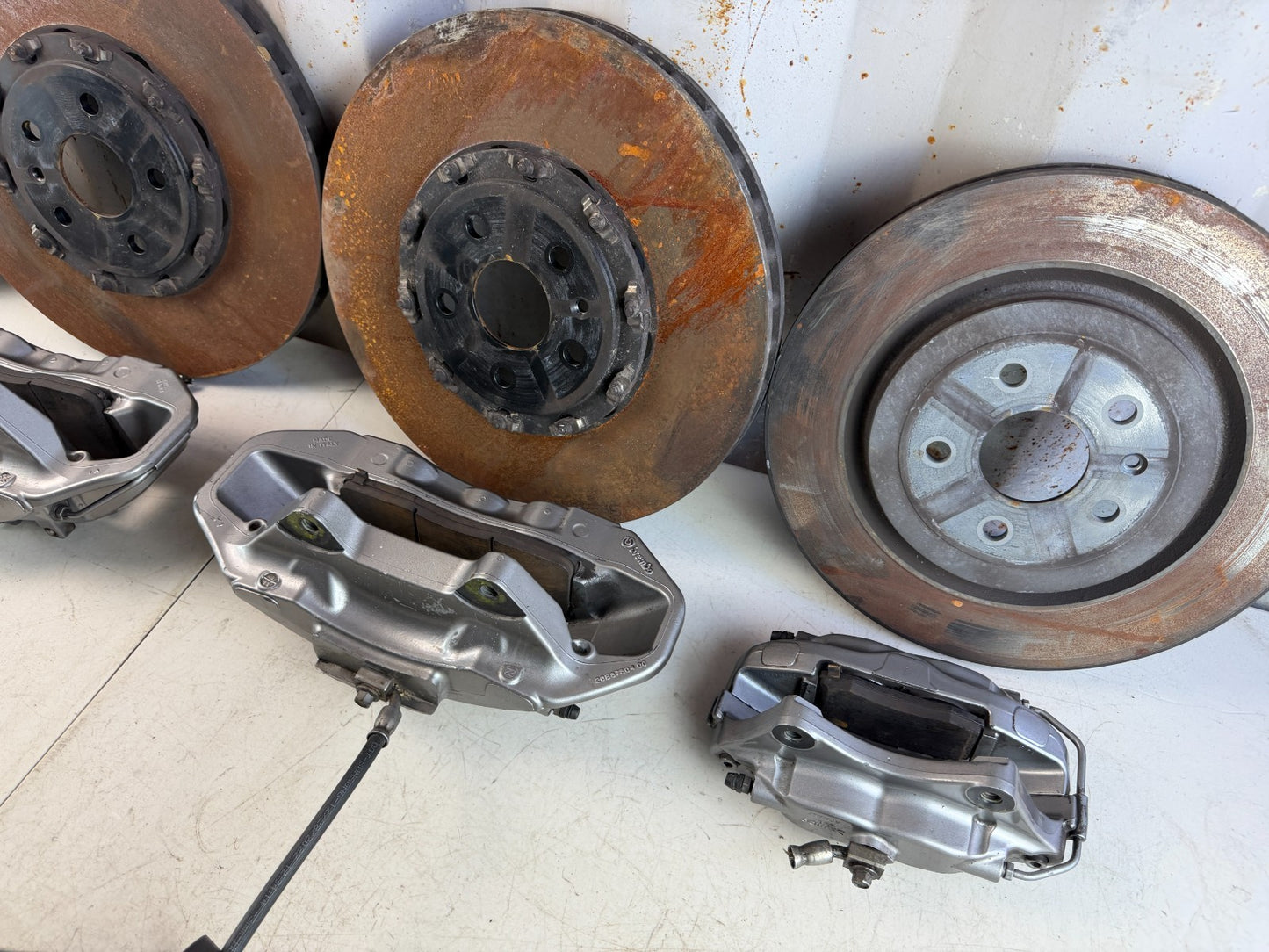 2016-2024 CHEVROLET CAMARO FRONT & REAR BREMBO BRAKE CALIPERS W/ ROTORS SET OEM