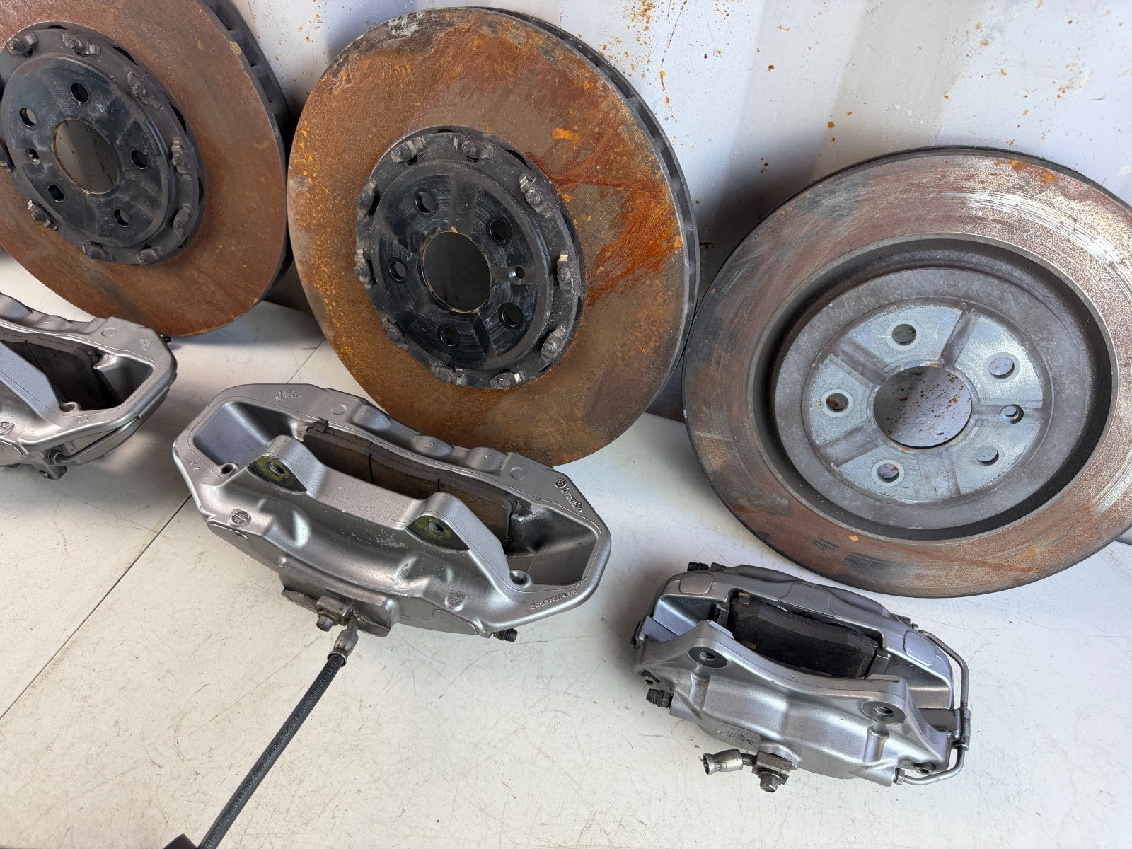 2016-2024 CHEVROLET CAMARO FRONT & REAR BREMBO BRAKE CALIPERS W/ ROTORS SET OEM
