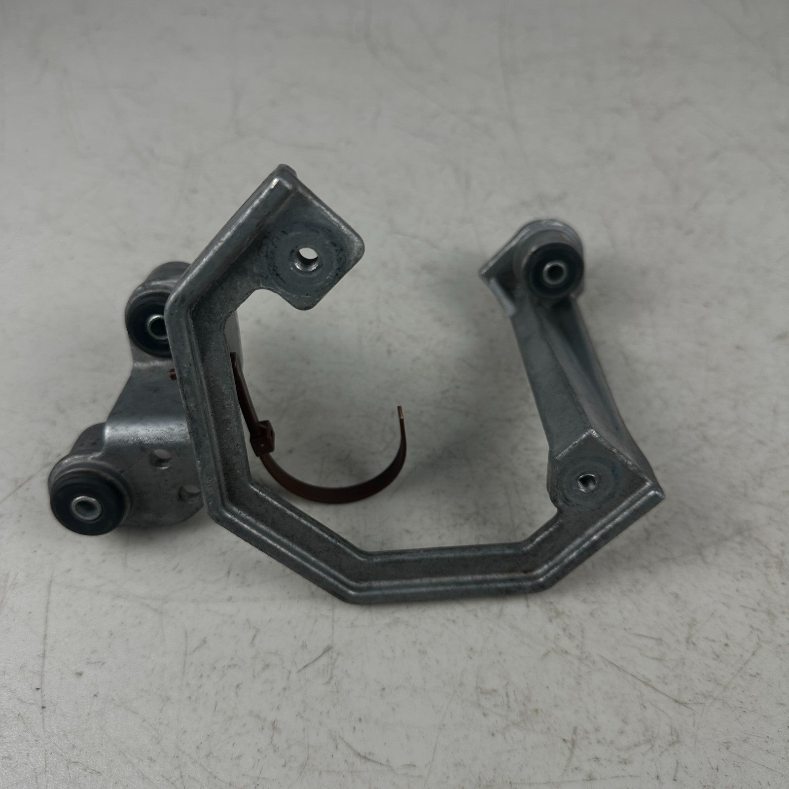 2014-19 CHEVROLET CORVETTE C7 POWER BRAKE BOOSTER VACUUM PUMP BRACKET MOUNT OEM