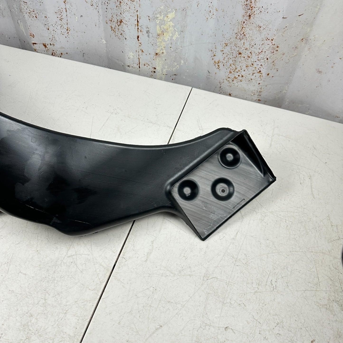 14-19 CHEVROLET CORVETTE C6 REAR RIGHT DIFFERENTIAL OIL COOLER BAFFLE DUCT OEM