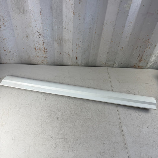 2017-2020 MASERATI LEVANTE FRONT RIGHT EXTERIOR DOOR LOWER MOLDING WHITE OEM