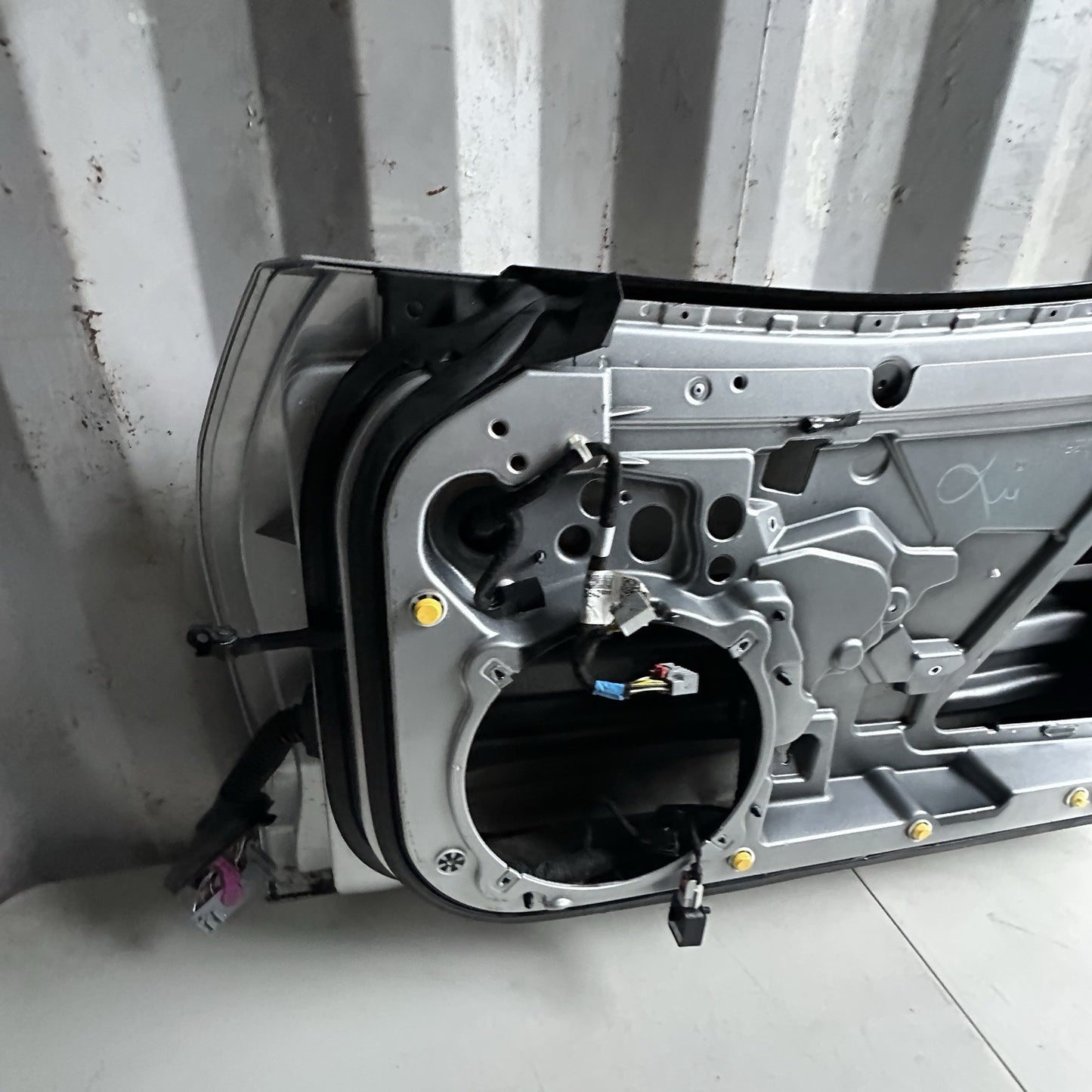 2014 2015 2016 2017 2018 2019 CHEVY CORVETTE C7 RIGHT DOOR SHELL OEM RH Silver