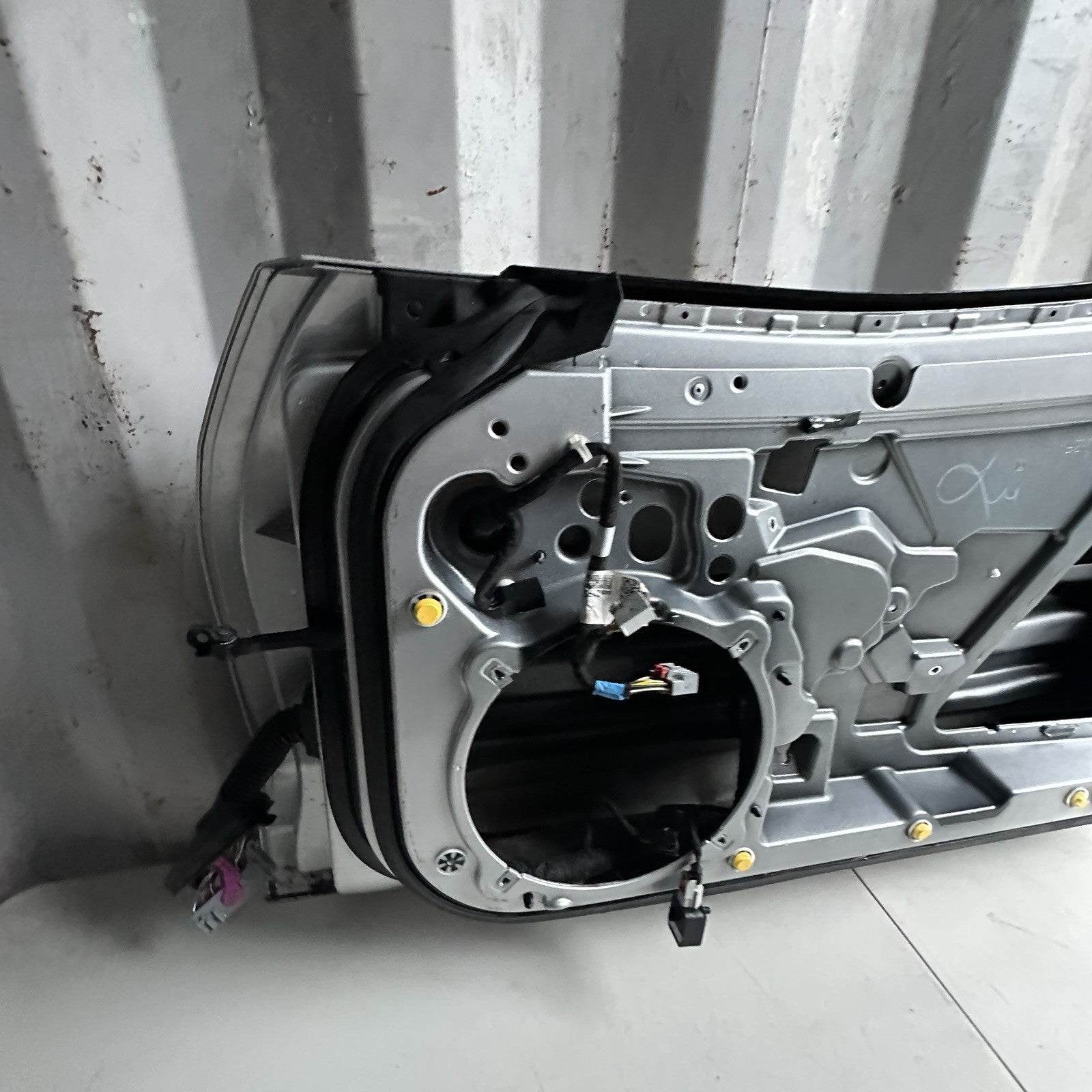 2014 2015 2016 2017 2018 2019 CHEVY CORVETTE C7 RIGHT DOOR SHELL OEM RH Silver