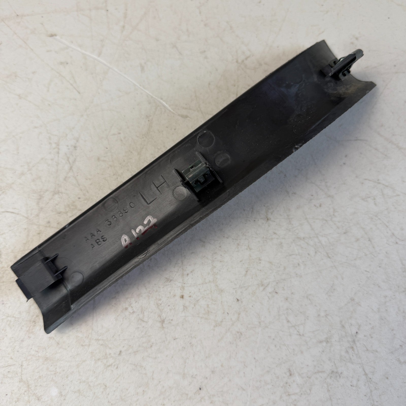 2005-2013 CHEVROLET CORVETTE LEFT SIDE LOWER B PILLAR COVER TRIM AAA38889 OEM
