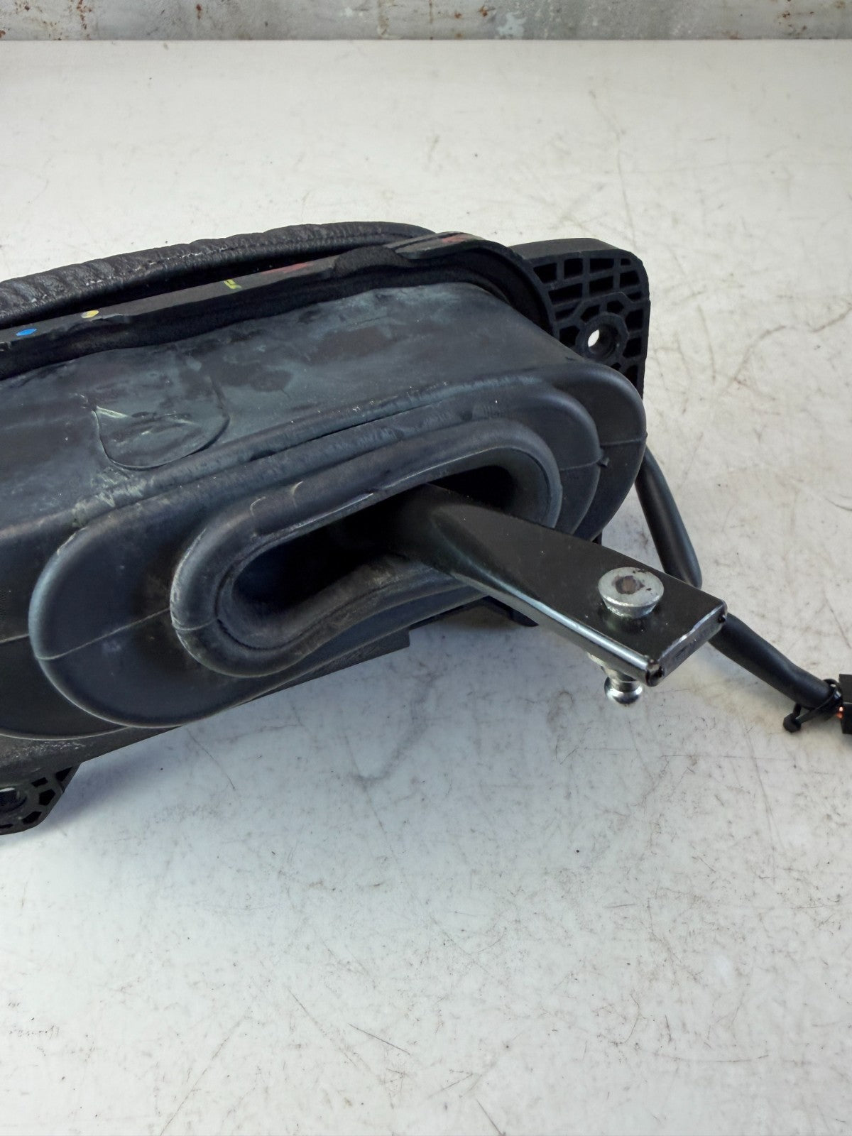 2005 Chevy CORVETTE C6 AUTOMATIC TRANSMISSION SHIFTER LEVER ASSEMBLY OEM 1 2 3