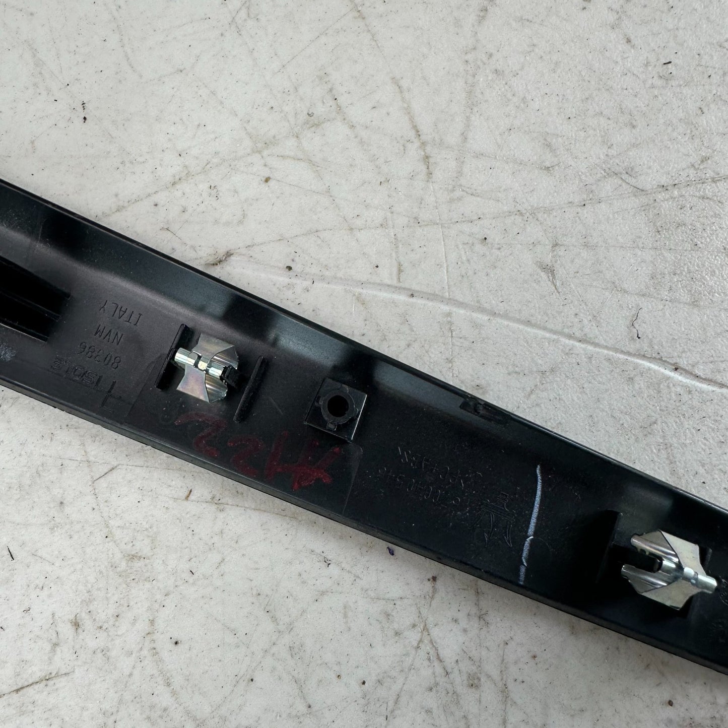 2017-2020 MASERATI LEVANTE RIGHT DOOR PANEL TRIM MOLDING INNER APPLIQUE BLACK