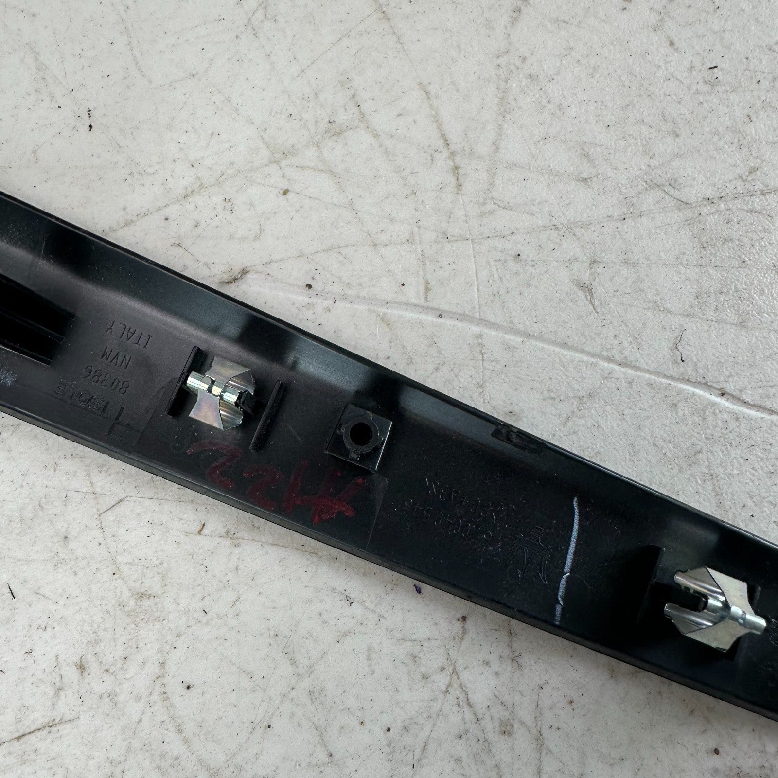 2017-2020 MASERATI LEVANTE RIGHT DOOR PANEL TRIM MOLDING INNER APPLIQUE BLACK