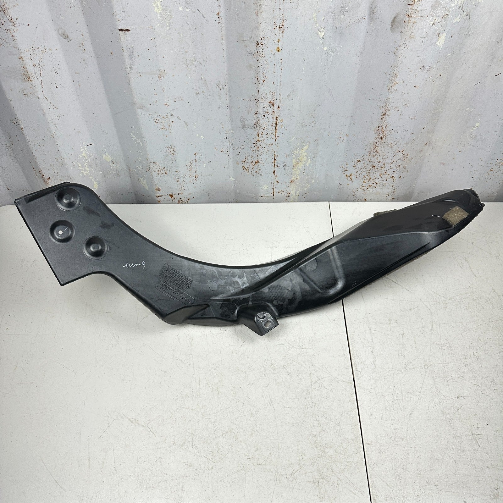 14-19 CHEVROLET CORVETTE C6 REAR RIGHT DIFFERENTIAL OIL COOLER BAFFLE DUCT OEM