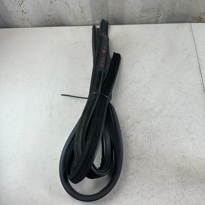 05-13 CHEVROLET CORVETTE C6 FRONT WINDSHIELD WEATHERSTRIP RUBBER SEAL BLACK OEM