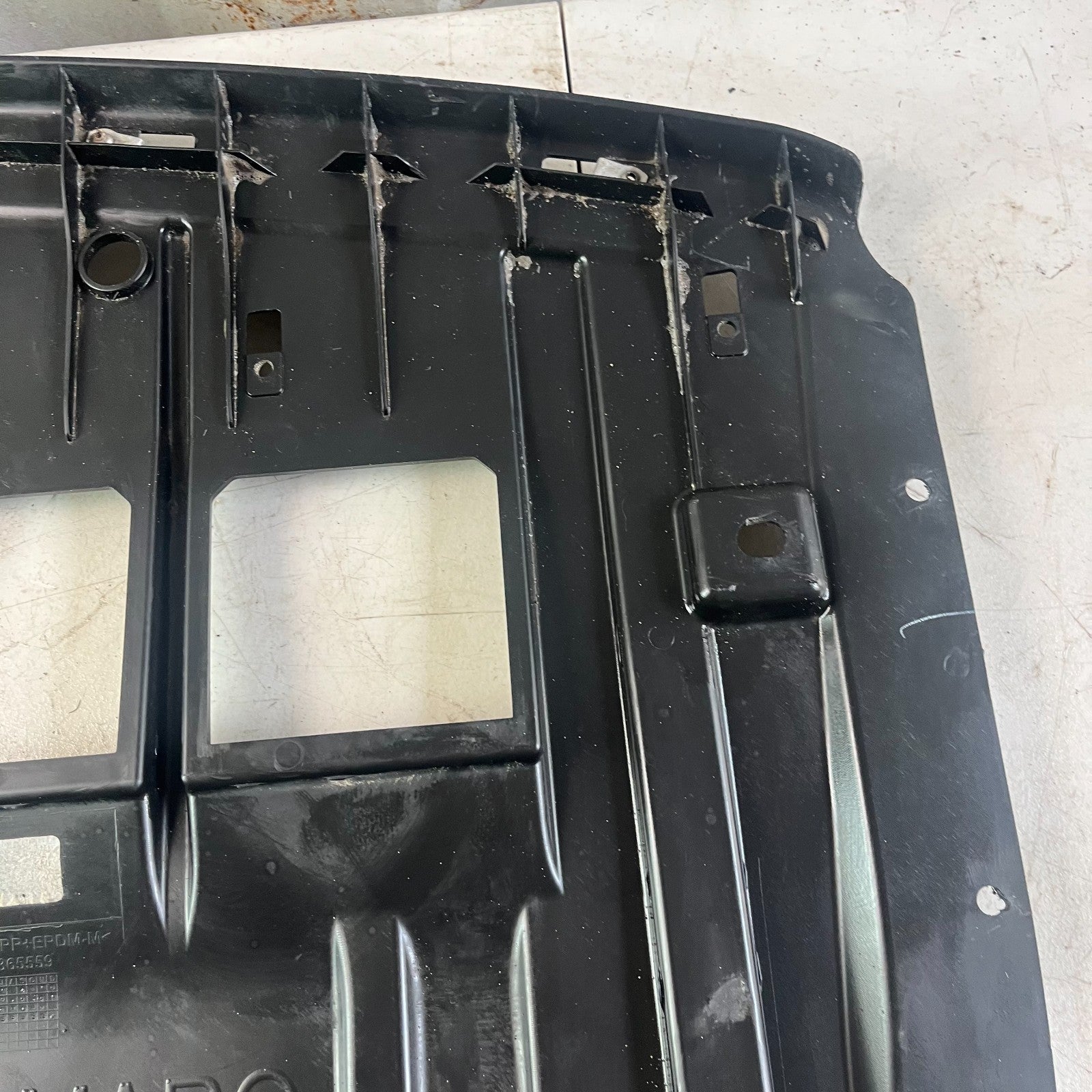 2016-2024 CHEVY CAMARO SS FRONT BUMPER UNDERBODY COVER PANEL BLACK 079365559 OEM