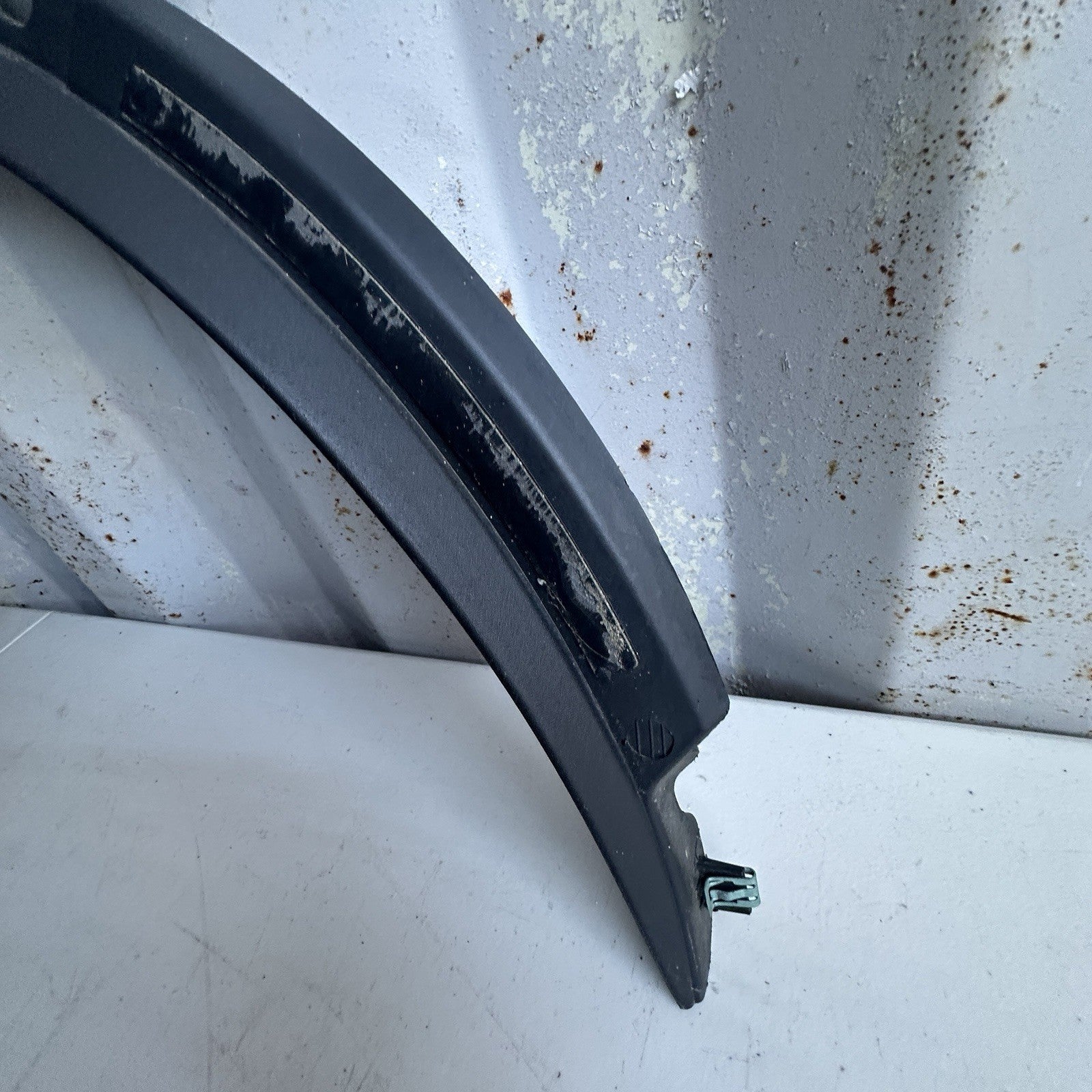 15-19 CHEVROLET CORVETTE Z06 OEM RH PASSENGER FRONT FENDER MOLDING 23315197
