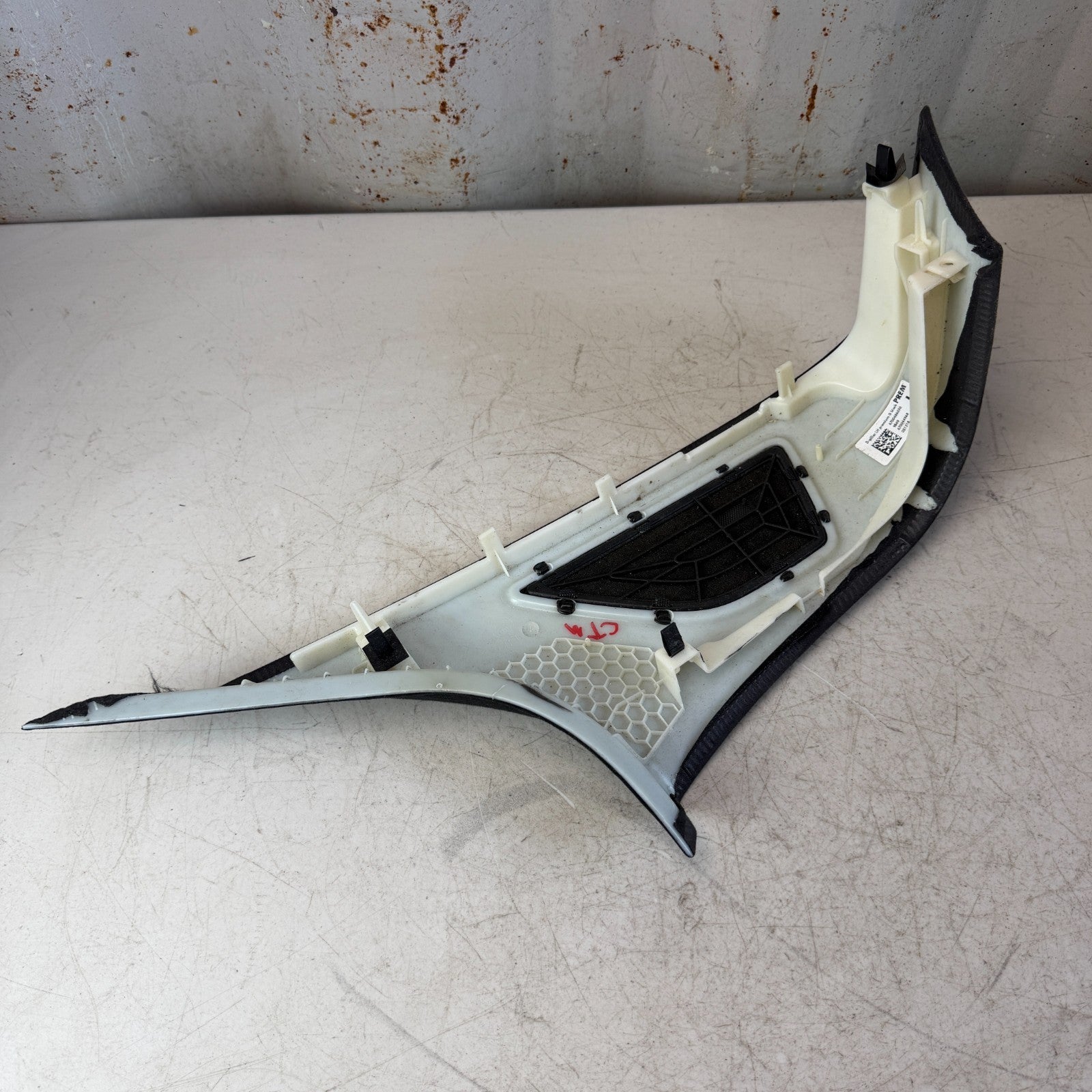 2017 - 2020 MASERATI LEVANTE REAR LEFT SIDE D PILLAR UPPER COVER TRIM PANEL OEM