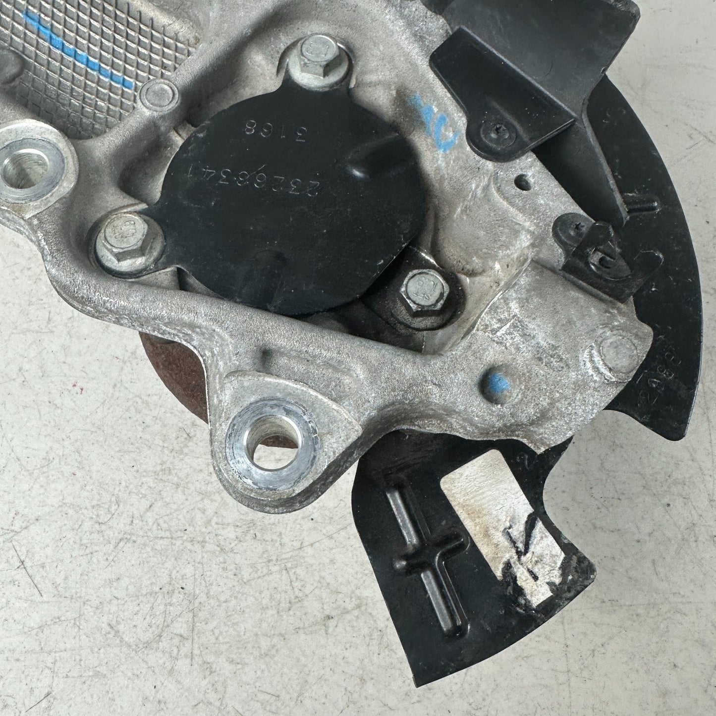 2014–2019 CHEVY CORVETTE C7 FRONT LEFT DRIVER SIDE SPINDLE KNCUKLE WHEEL HUB OEM