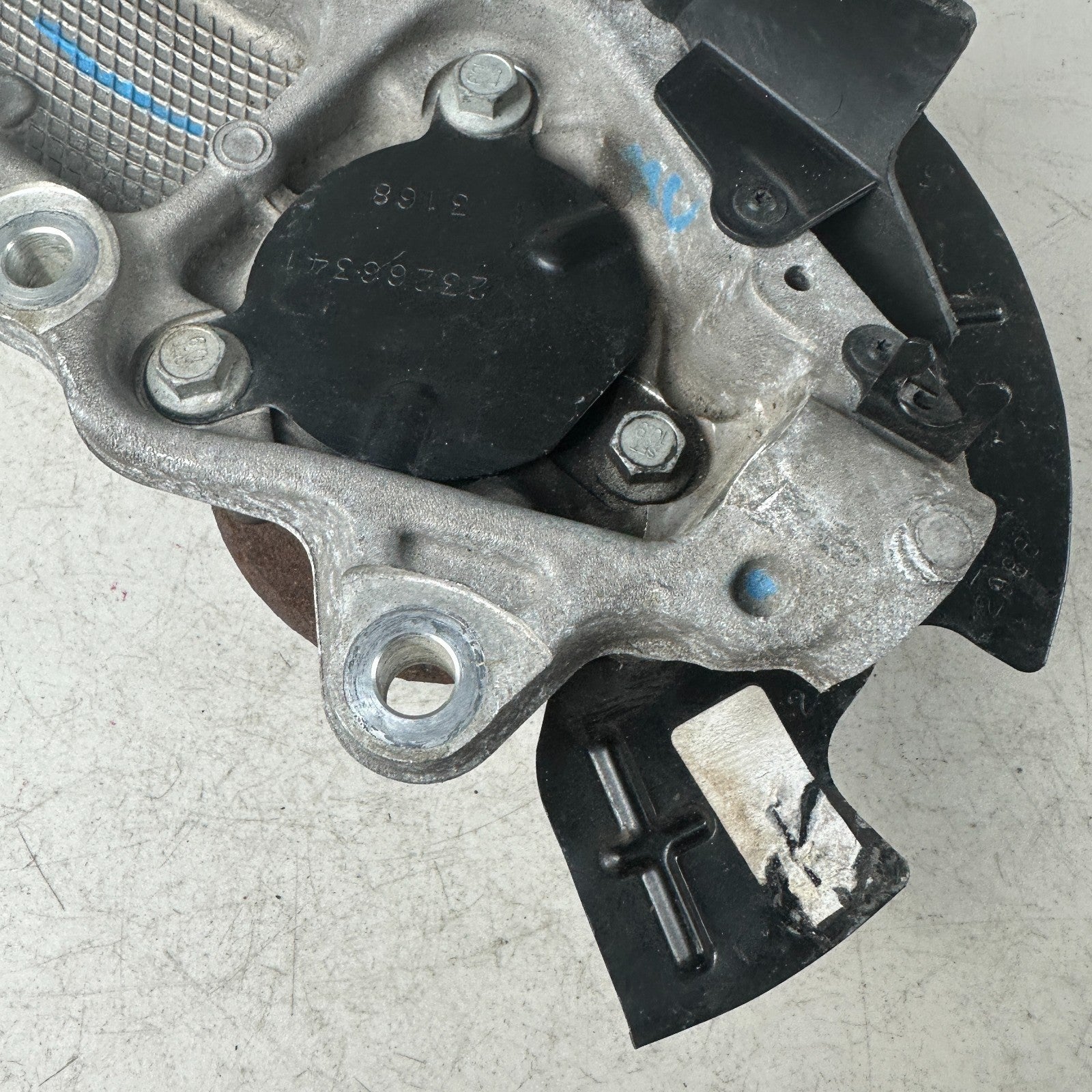 2014–2019 CHEVY CORVETTE C7 FRONT LEFT DRIVER SIDE SPINDLE KNCUKLE WHEEL HUB OEM