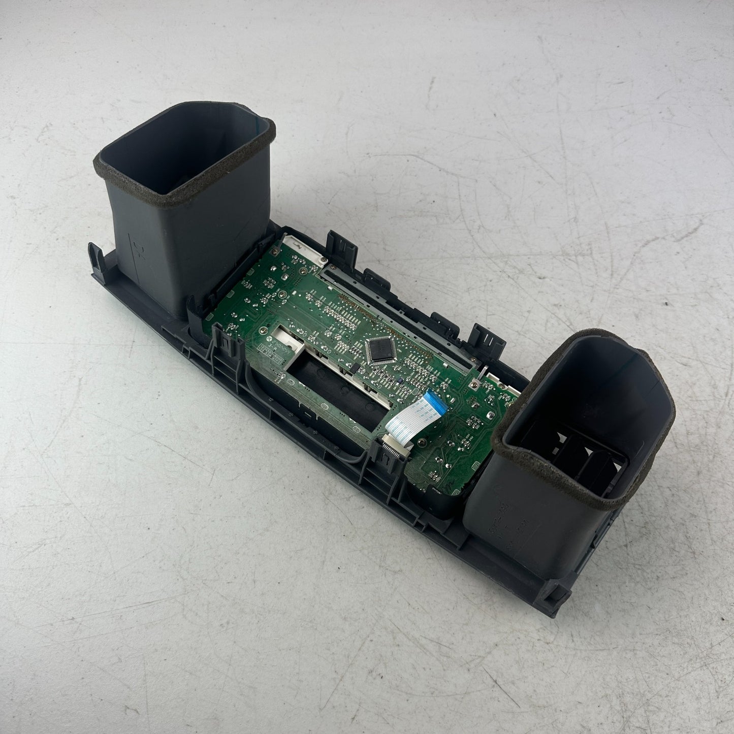 2003-05 TOYOTA COROLLA DASH RADIO CD PLAYER RECEIVER UNIT PANEL W/ AIR VENT OEM