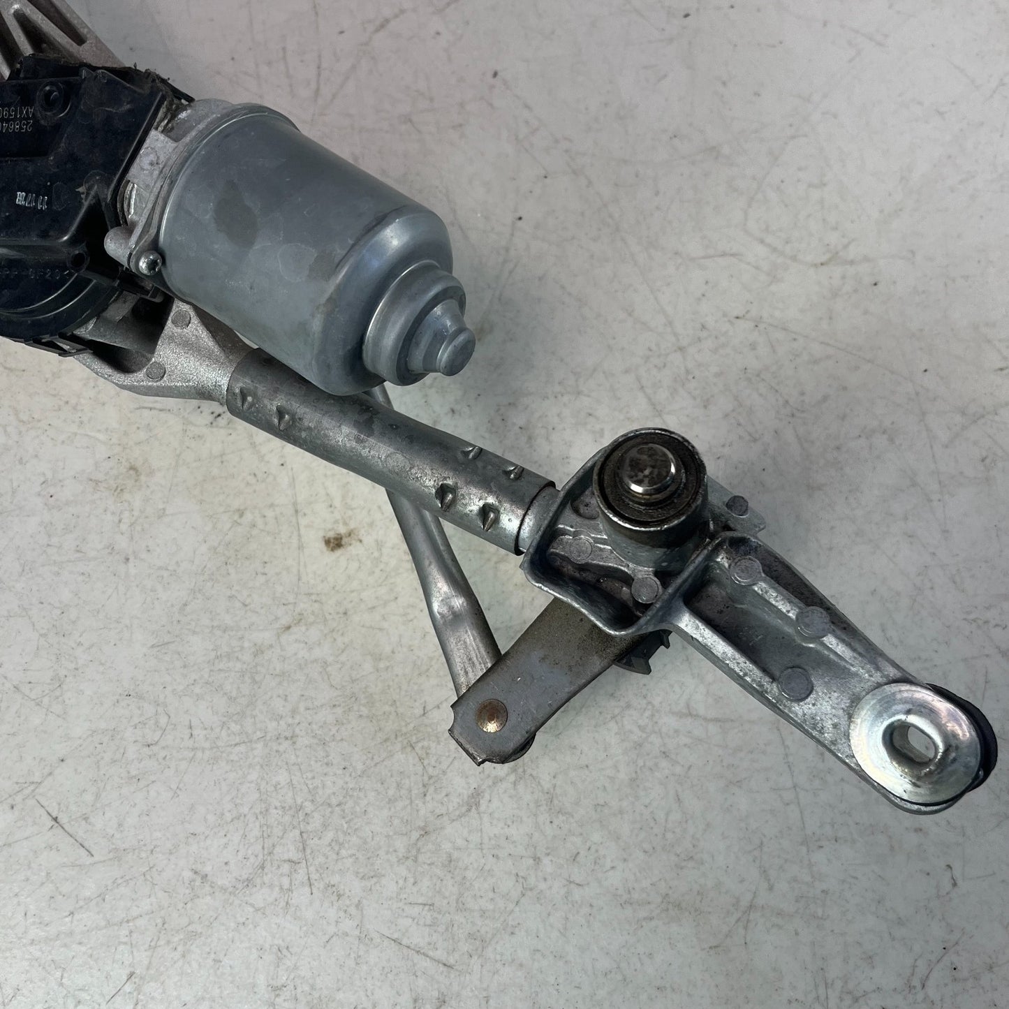 2008-2015 CADILLAC CTS-V FRONT WINDSHIELD WIPER MOTOR W/ LINKAGE 25864052 OEM