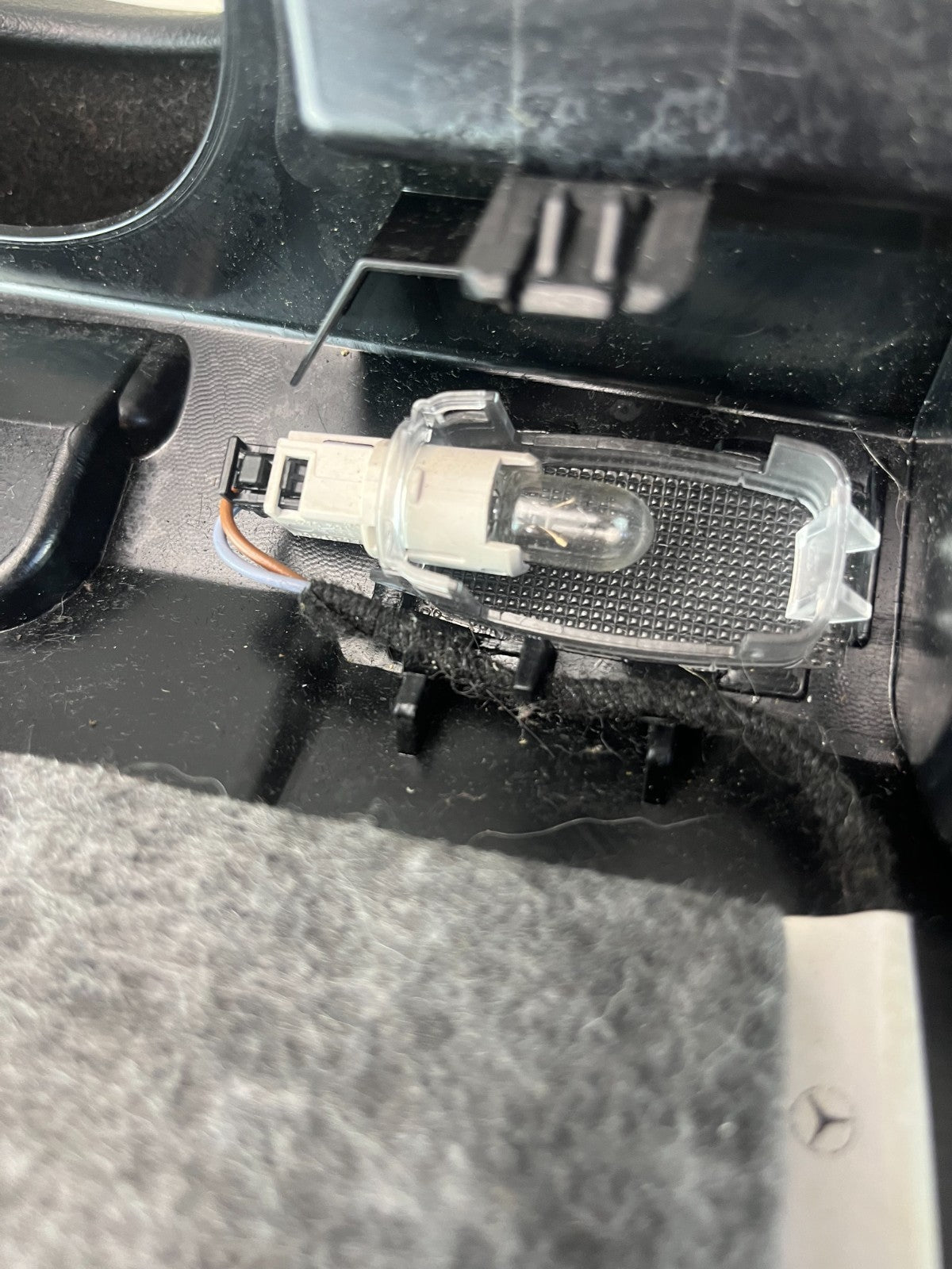 15-21 MERCEDES-BENZ W205 C300 DASH GLOVE BOX STORAGE COMPARTMENT A2056801091 OEM