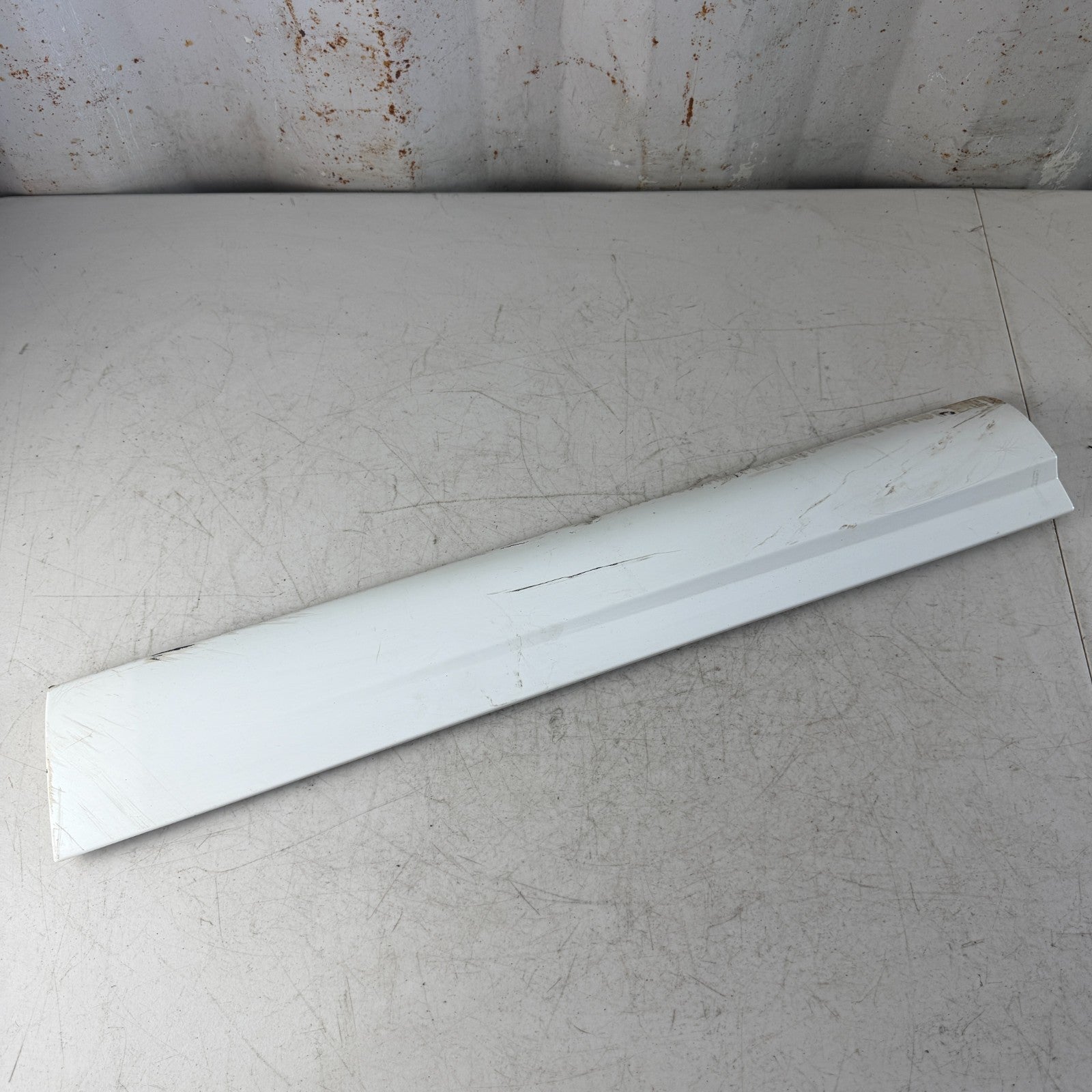 2017-2020 MASERATI LEVANTE REAR LEFT SIDE DOOR LOWER TRIM MOLDING 670035238 OEM