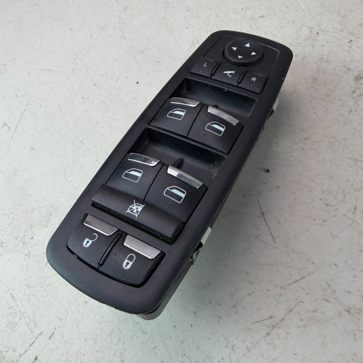 2017-2020 MASERATI LEVANTE FRONT LEFT DRIVER SIDE WINDOW CONTROL SWITCH 10034858
